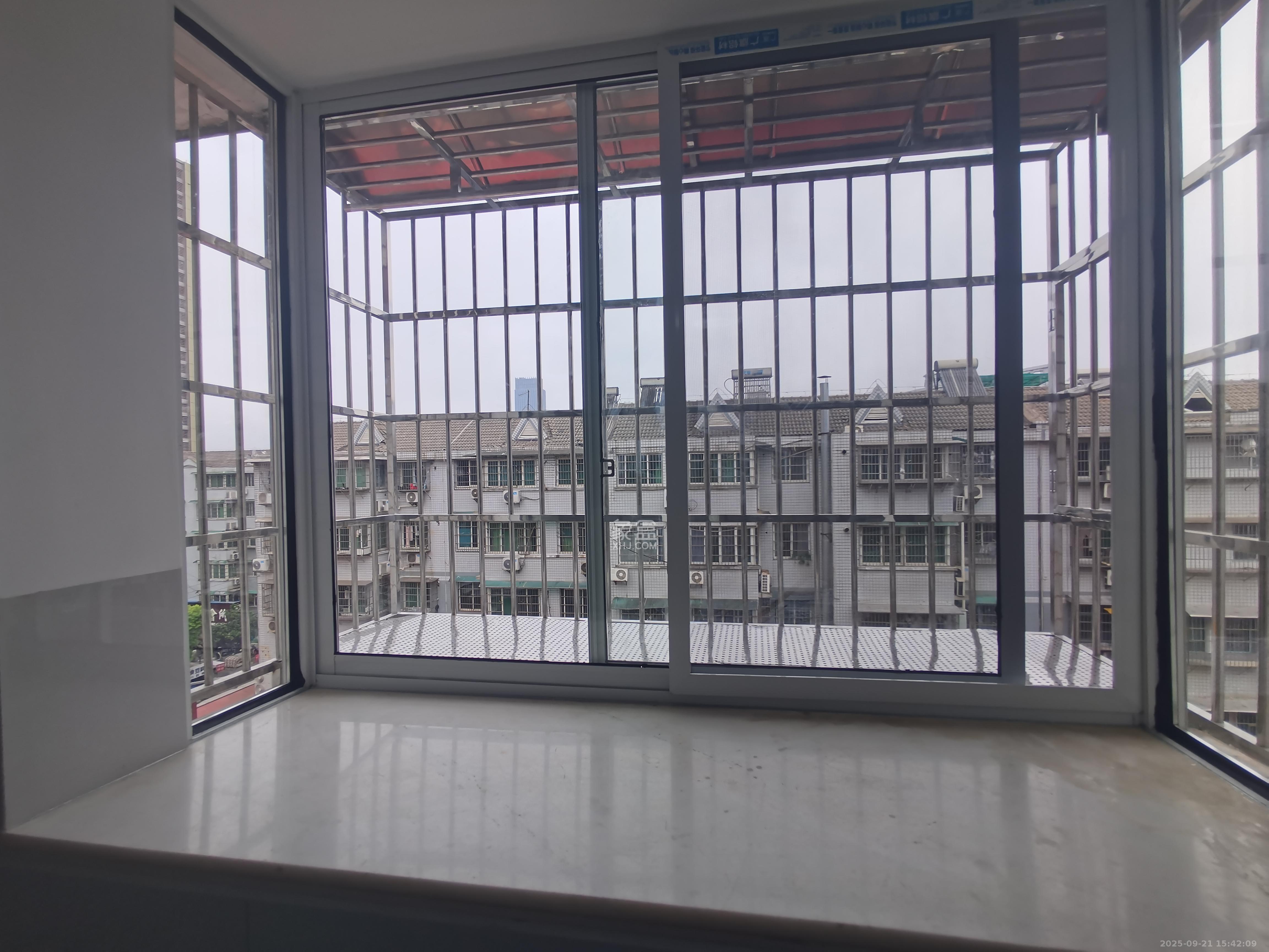 五一新村安置小区(永定社区、永兴社区、永祥社区)  1室0厅0卫    1400.0元/月 五一新村安置小区(永定社区、永兴社区、永祥社区)  1室0厅0卫    1400.0元/月室内图