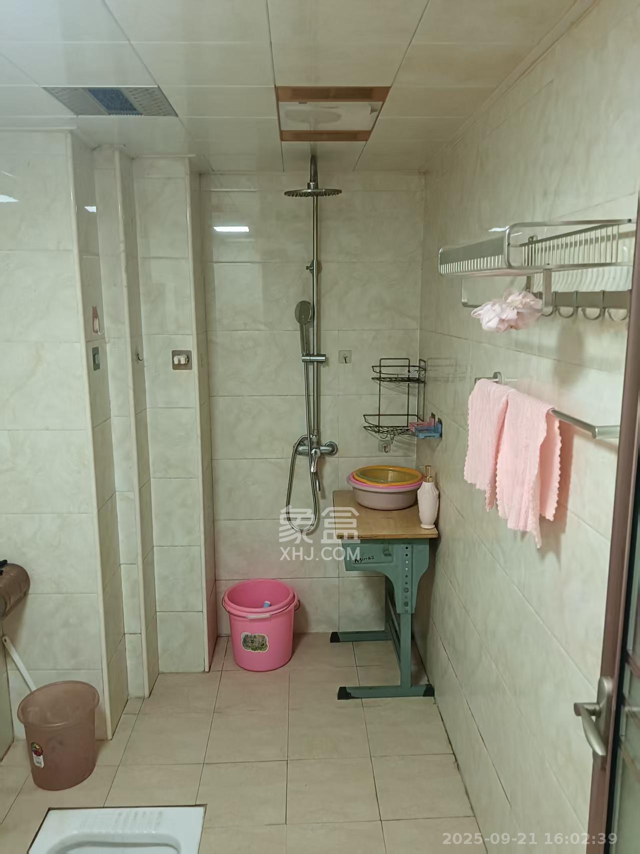 丰园城(鄱阳小区二期) 1室1厅1卫 1300.0元/月 丰园城(鄱阳小区二期) 1室1厅1卫 1300.0元/月室内图