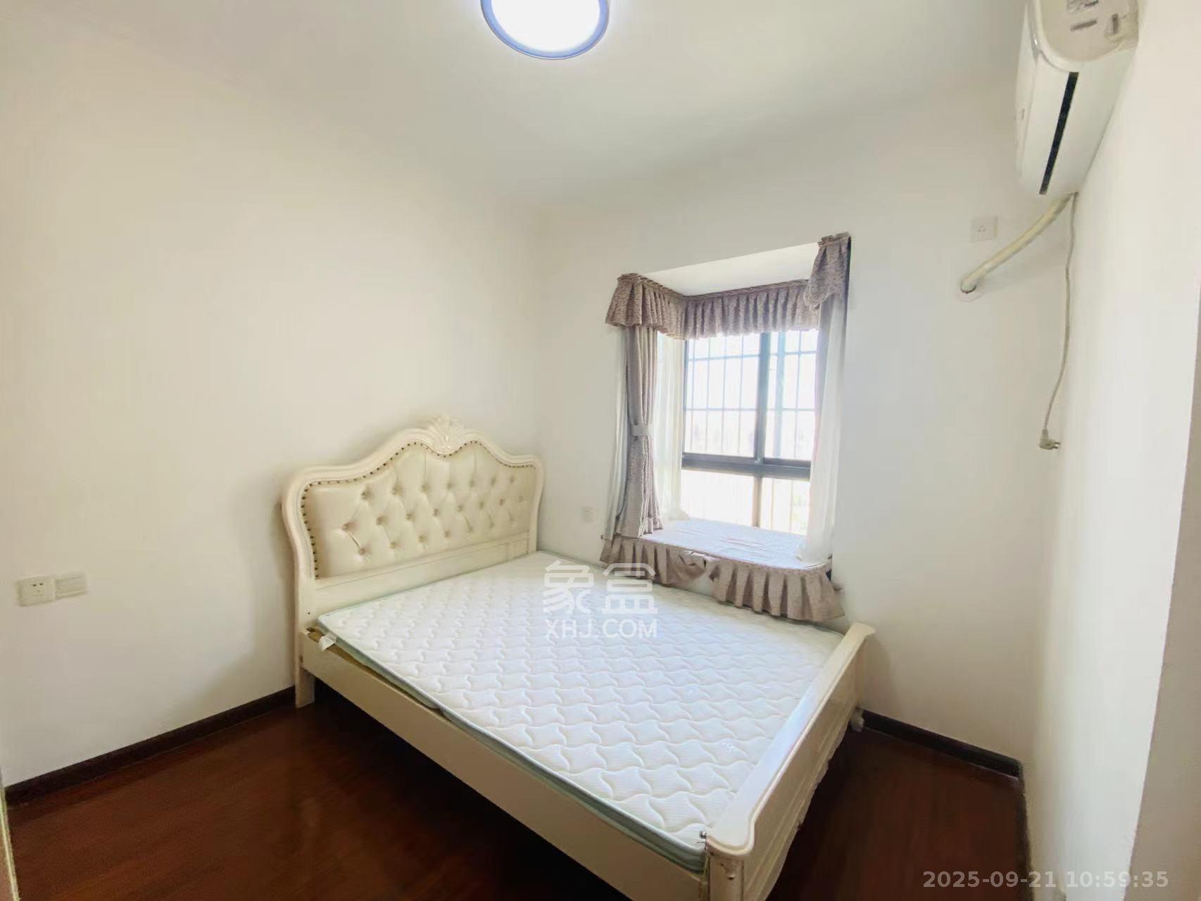 华城广场 3室2厅1卫 2500.0元/月 华城广场 3室2厅1卫 2500.0元/月室内图