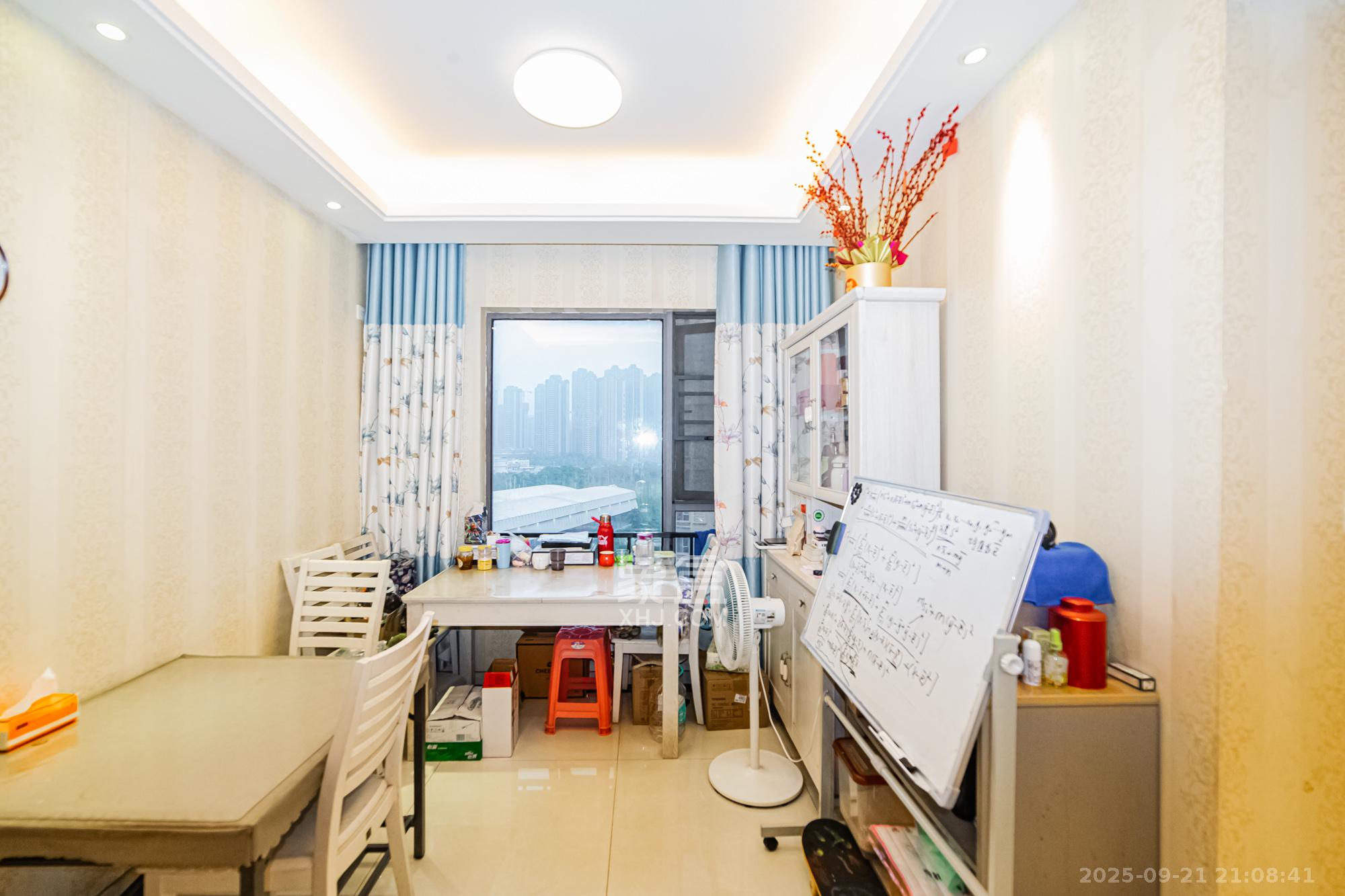 珠江郦城探香里  3室2厅1卫    76.8万 珠江郦城探香里  3室2厅1卫    76.8万客厅