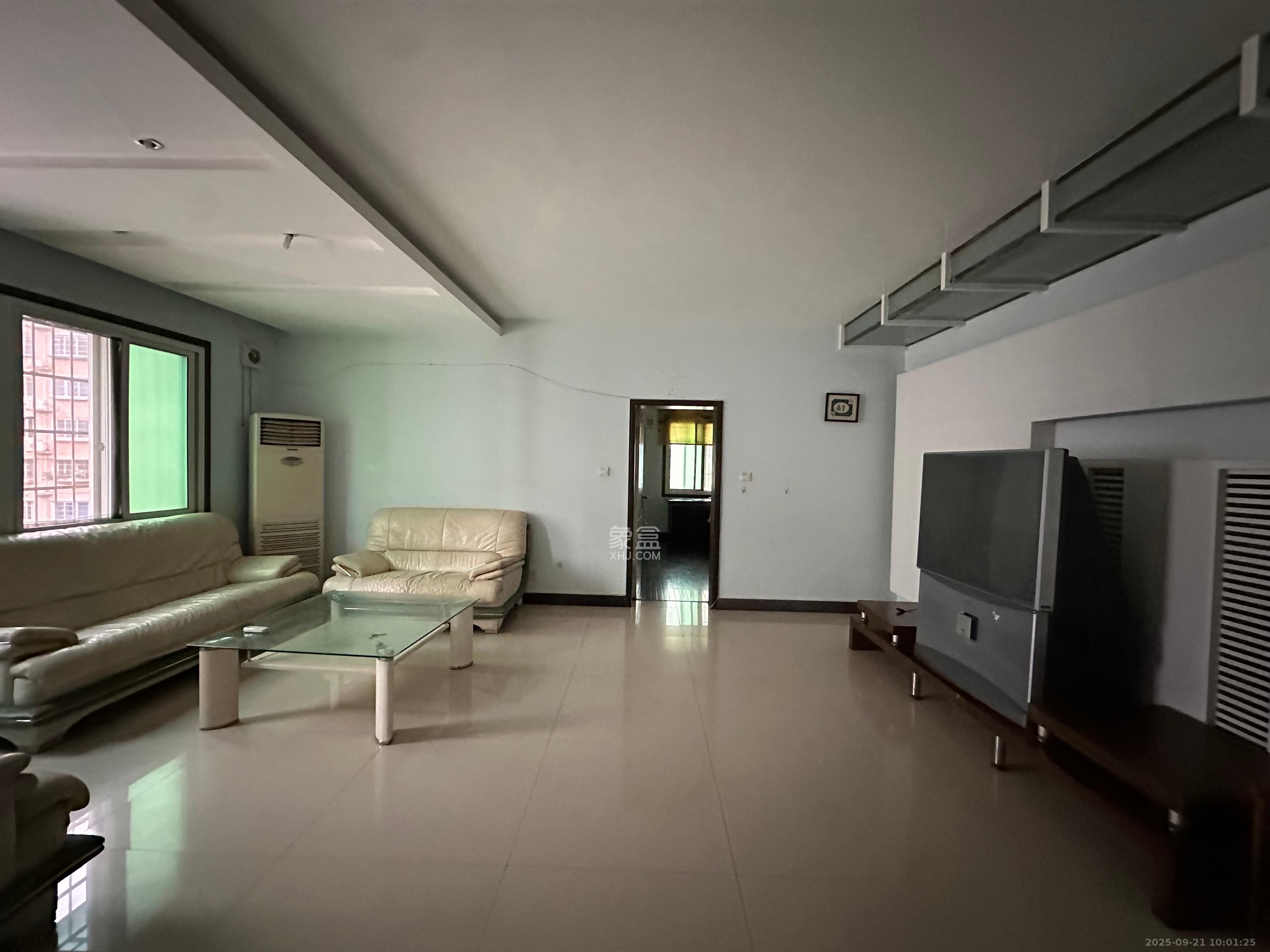 南建公寓  4室2厅2卫    2600.0元/月室内图