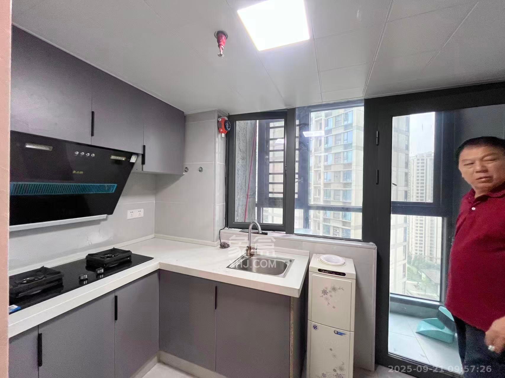 卓越中寰  3室2厅2卫    2600.0元/月室内图