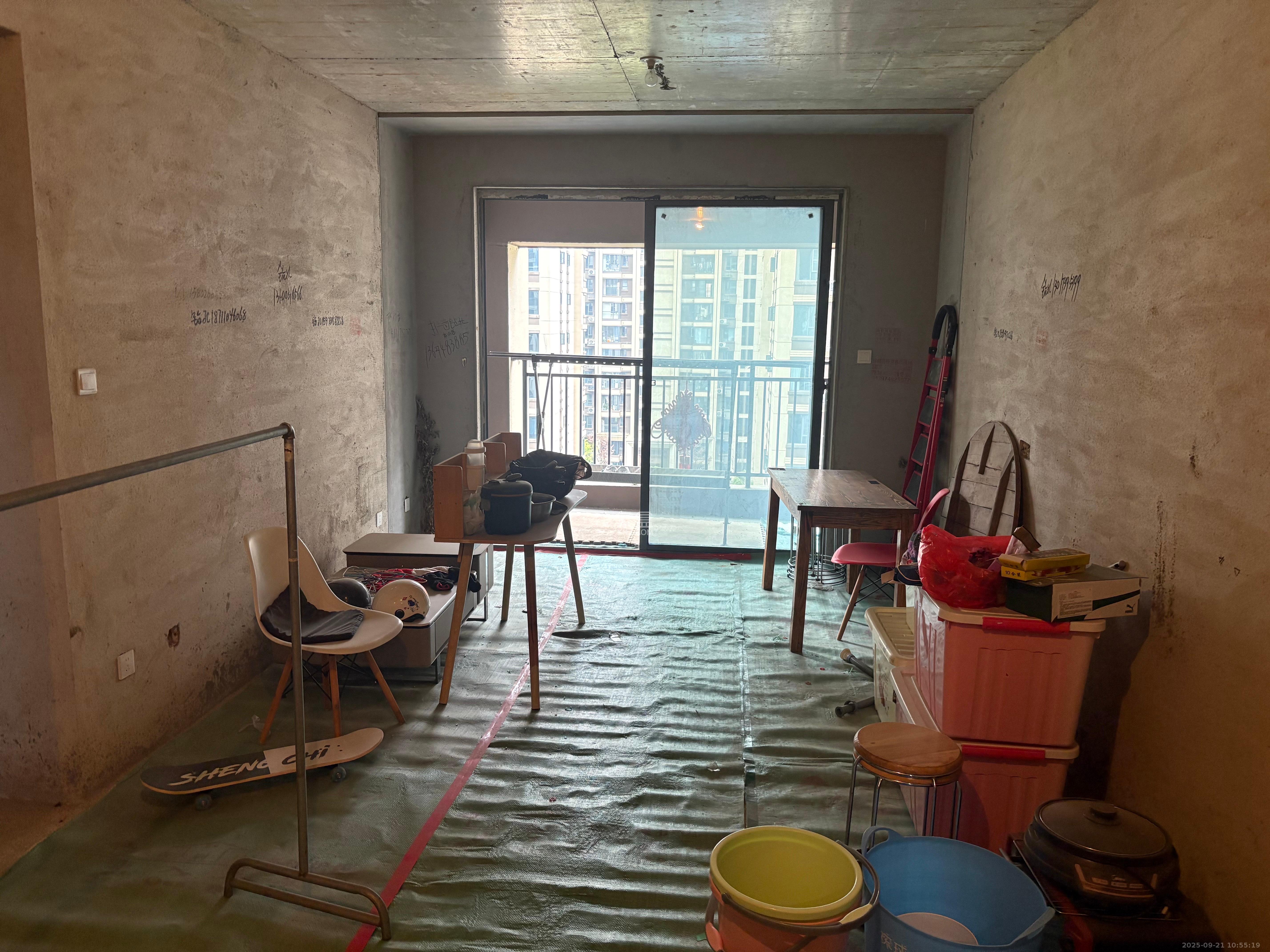 荣盛城 4室2厅2卫 1500.0元/月 荣盛城 4室2厅2卫 1500.0元/月室内图