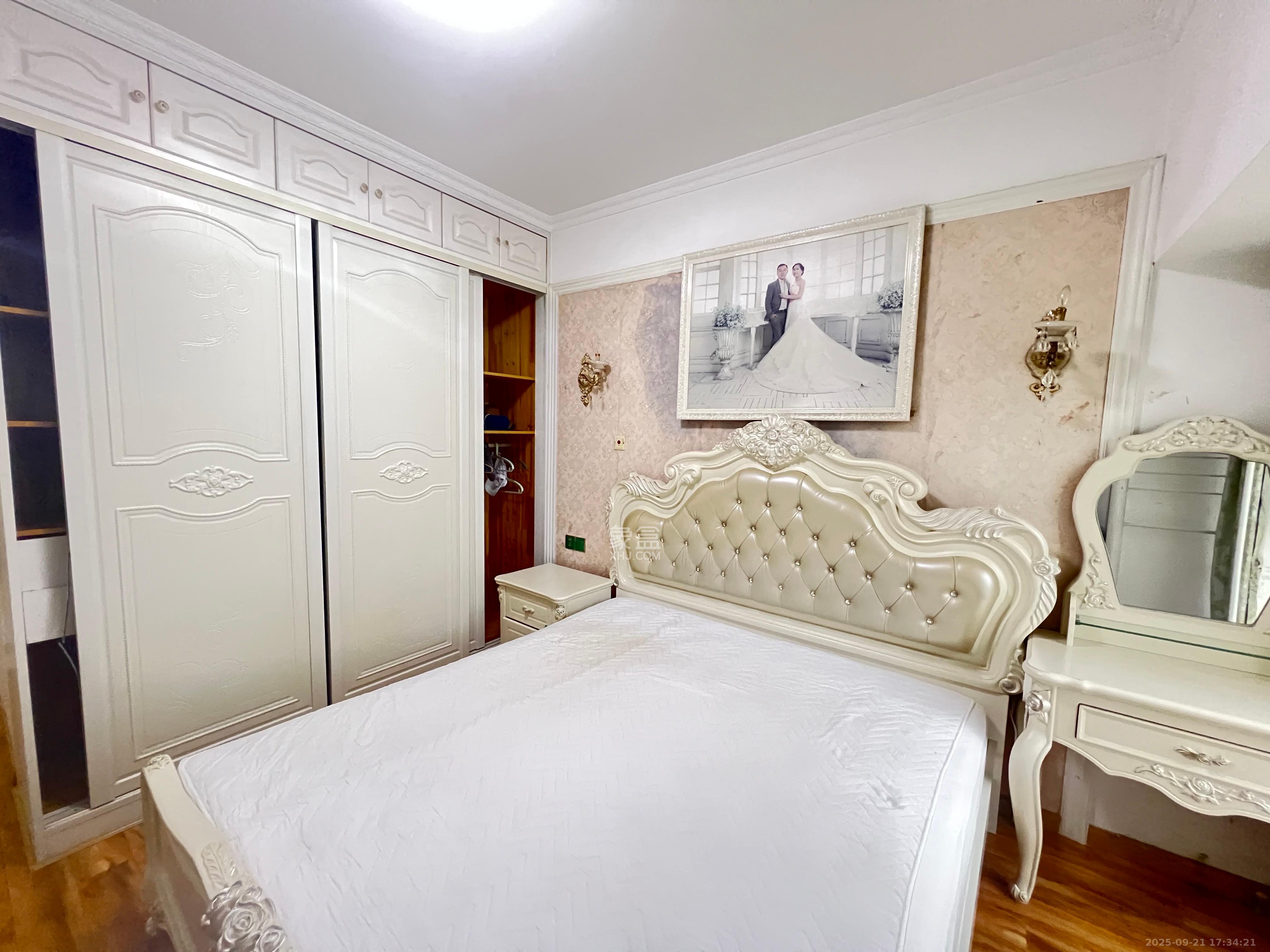 万科魅力之城  3室2厅1卫    2400.0元/月 万科魅力之城  3室2厅1卫    2400.0元/月室内图