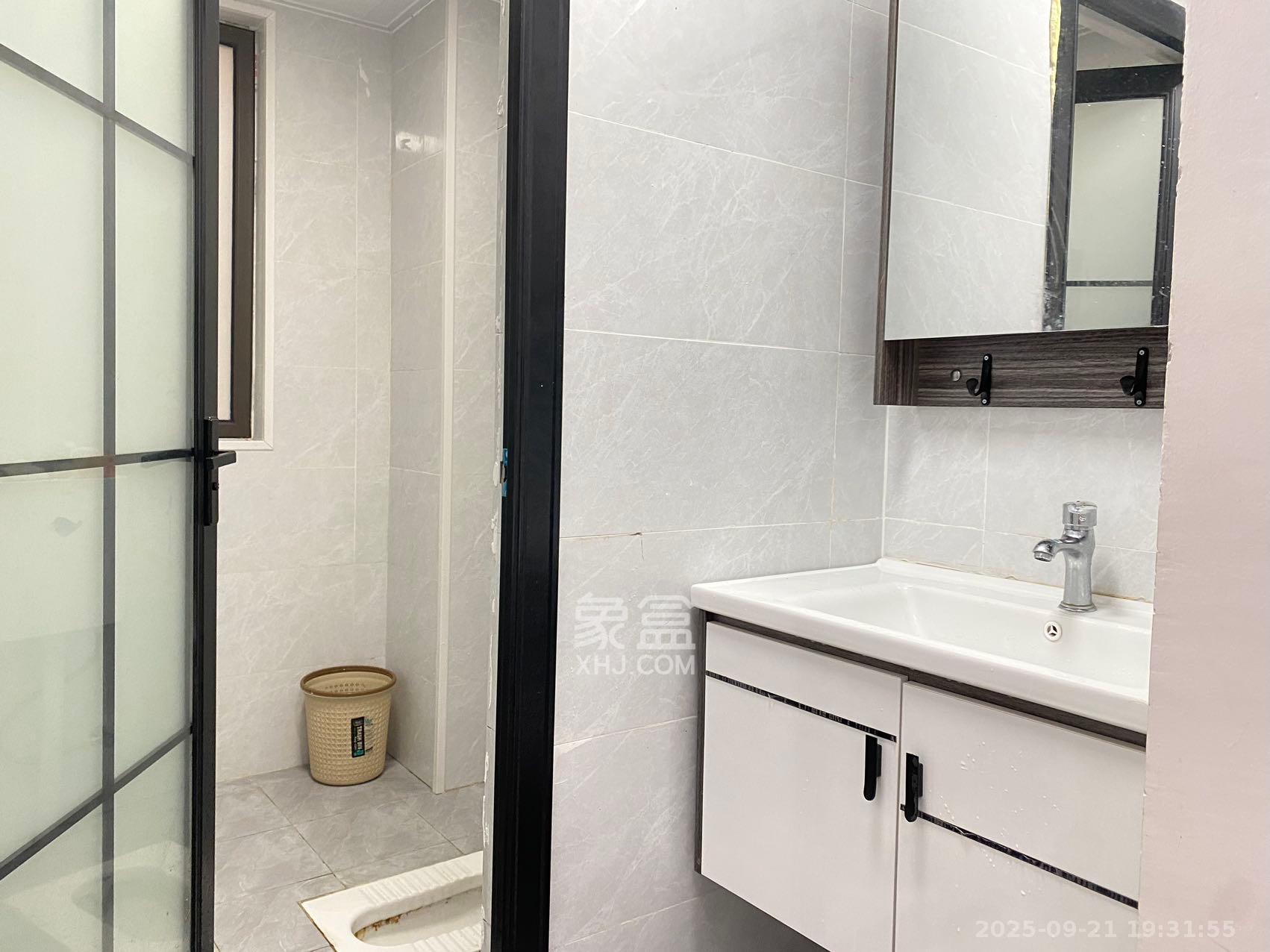 阳光城尚东湾蓝莓苑  3室2厅1卫    2500.0元/月室内图