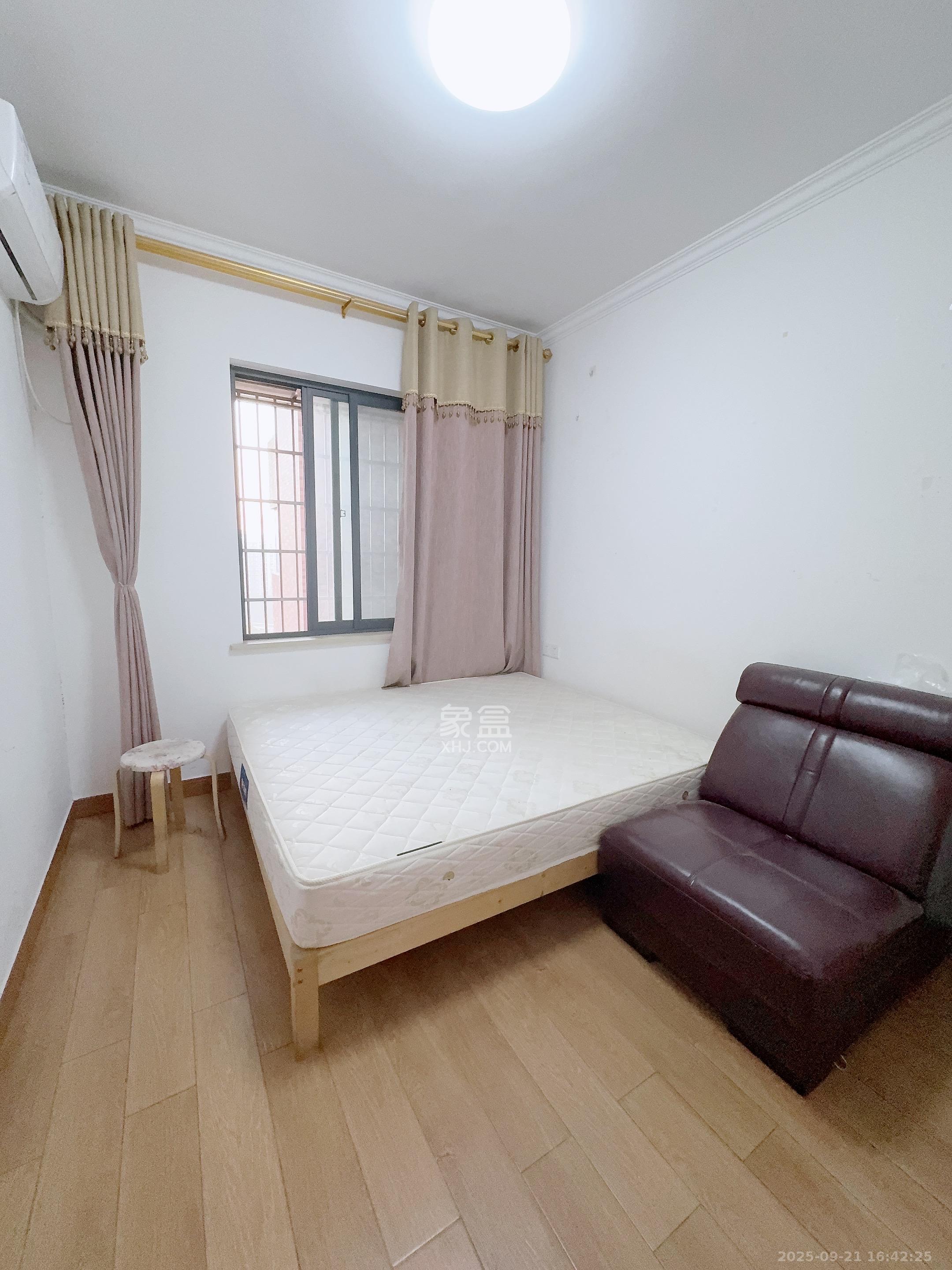 月亮湾草莓街区一、二期 4室2厅1卫 2100.0元/月 月亮湾草莓街区一、二期 4室2厅1卫 2100.0元/月室内图