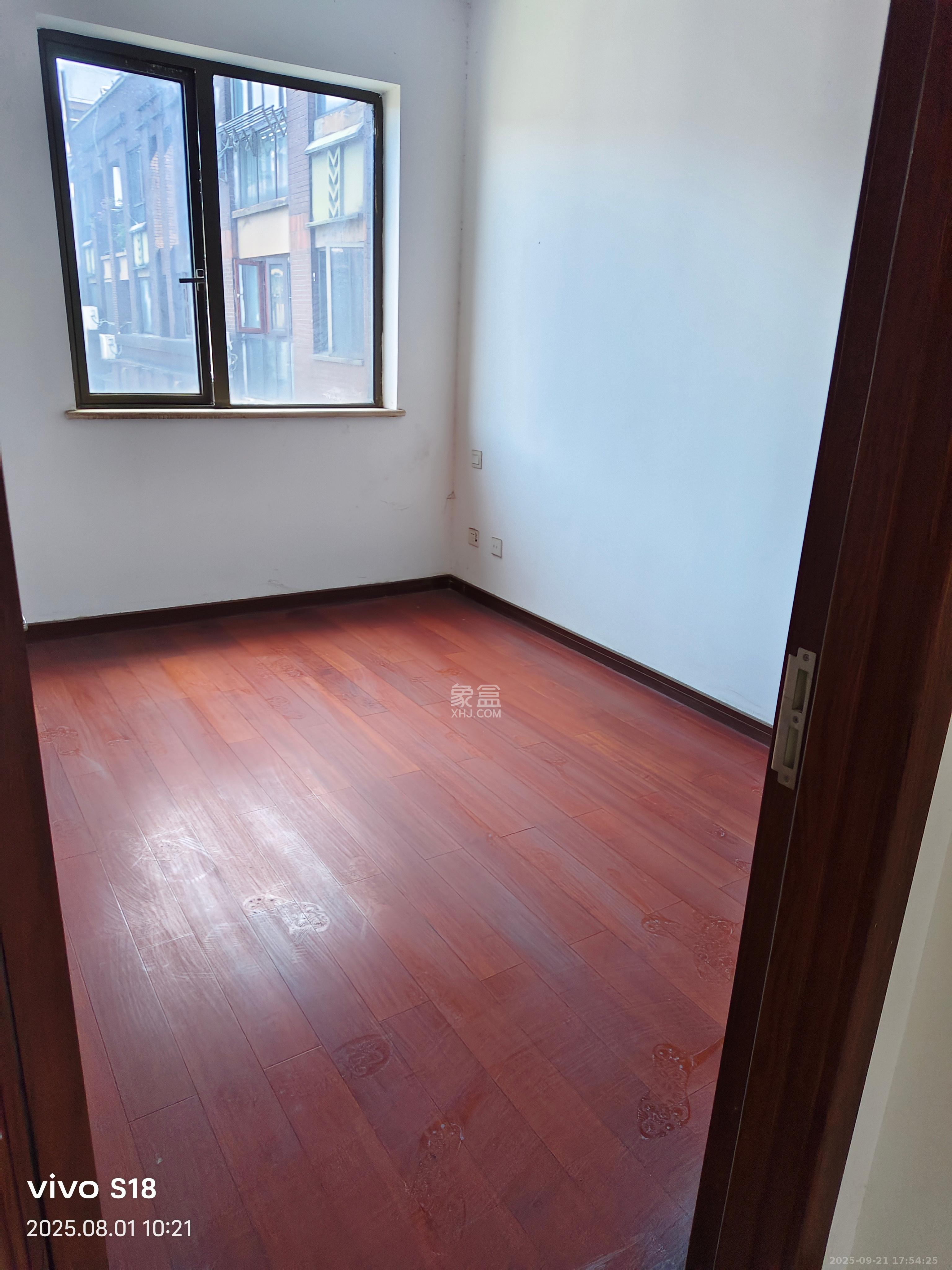 绿地公馆(绿地名邸) 3室2厅1卫 2500.0元/月 绿地公馆(绿地名邸) 3室2厅1卫 2500.0元/月室内图