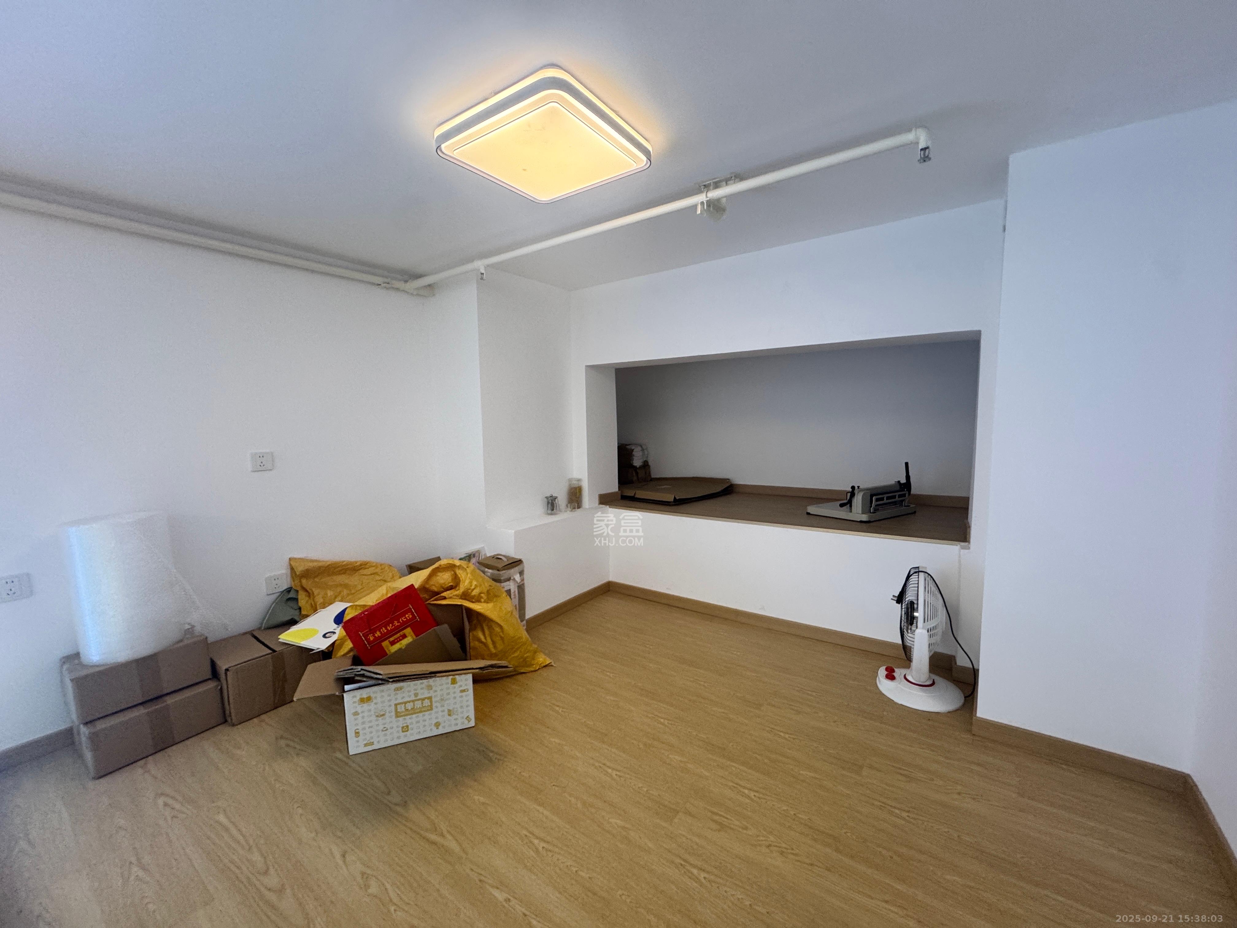 藏珑湖上公馆  1室1厅1卫    1800.0元/月室内图