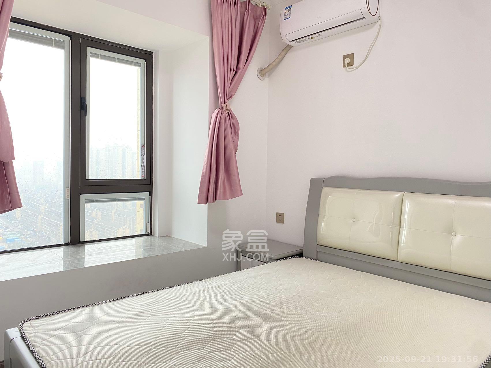 阳光城尚东湾蓝莓苑  3室2厅1卫    2500.0元/月室内图