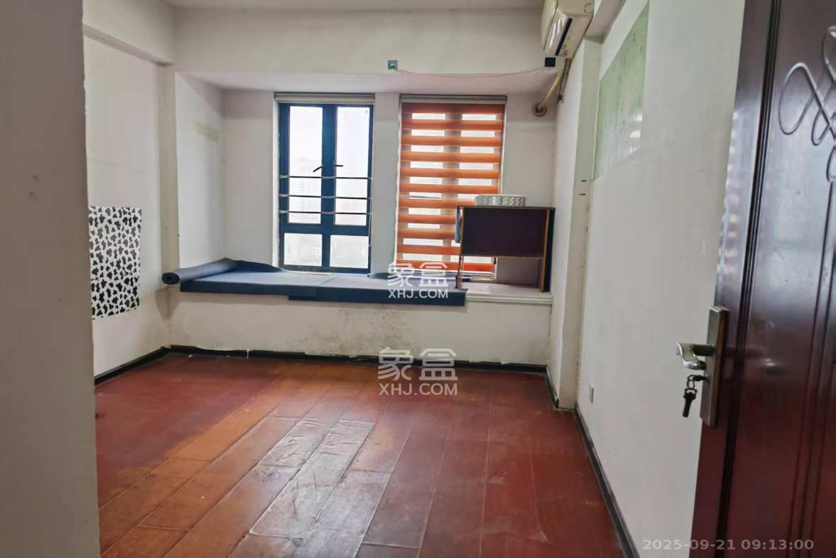 山水誉峰 4室2厅2卫 3500.0元/月 山水誉峰 4室2厅2卫 3500.0元/月室内图