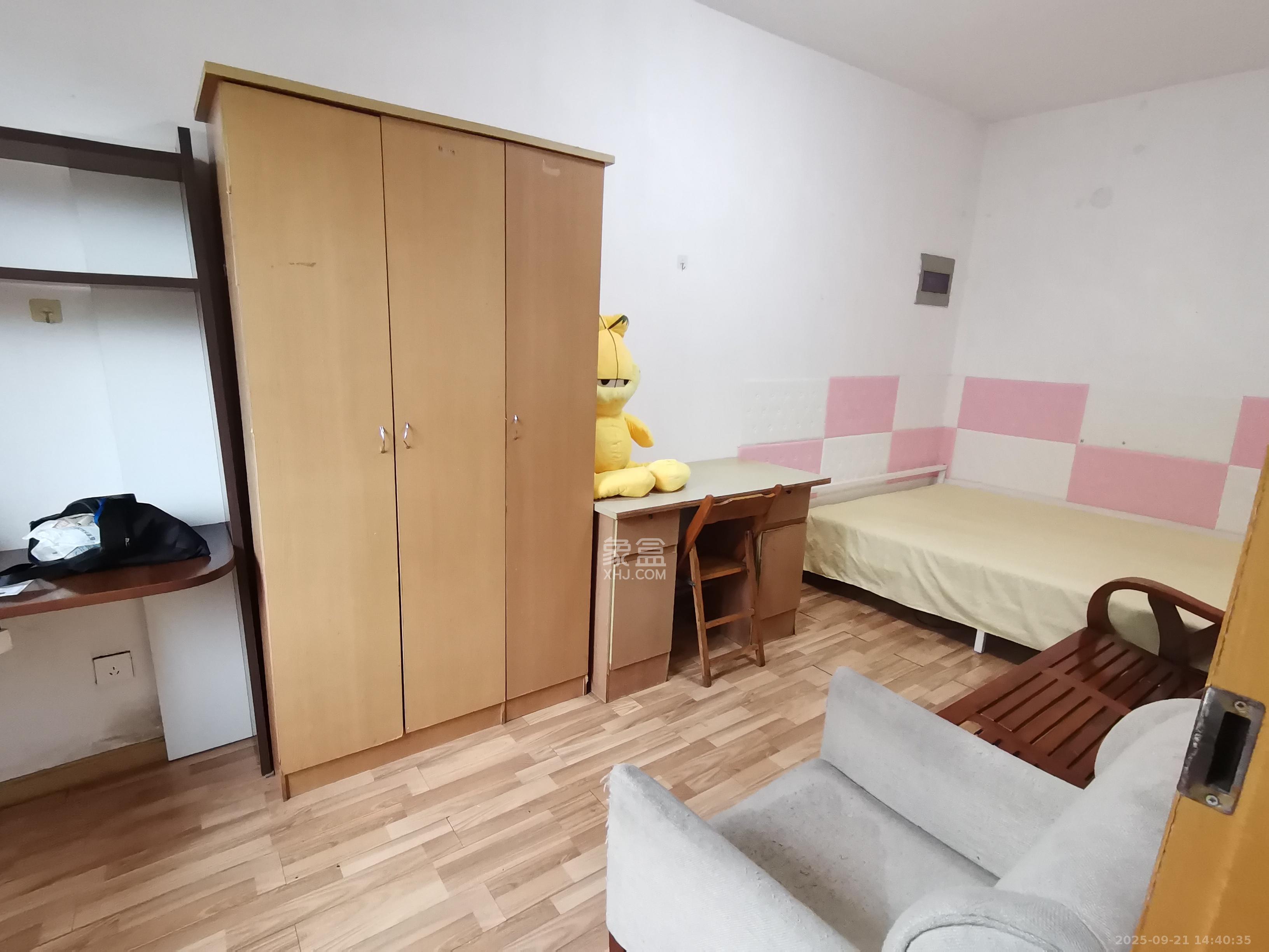 阳光100二期  1室1厅1卫    1200.0元/月室内图