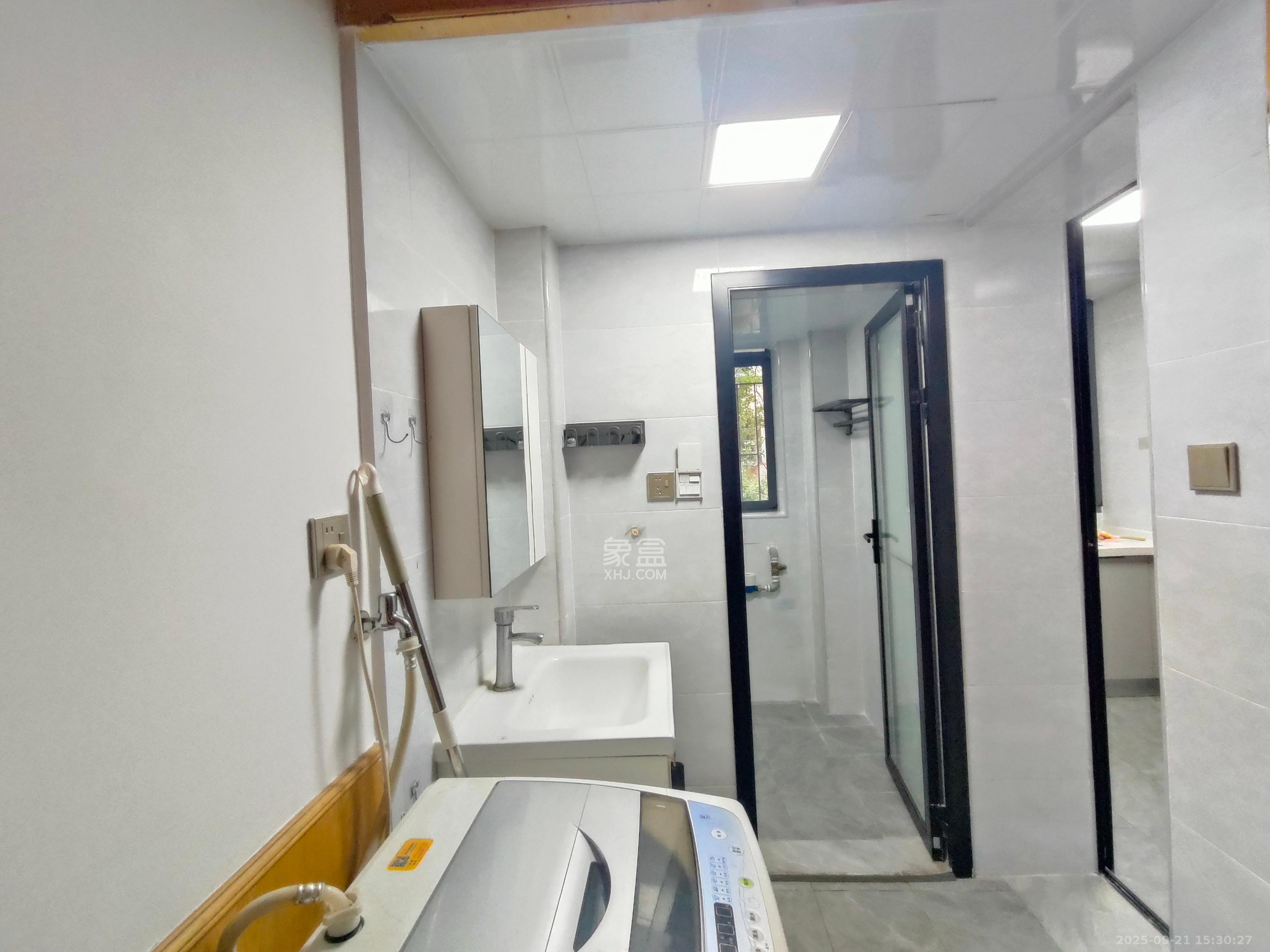 中建五局信和苑二区 2室2厅1卫 1500.0元/月 中建五局信和苑二区 2室2厅1卫 1500.0元/月室内图