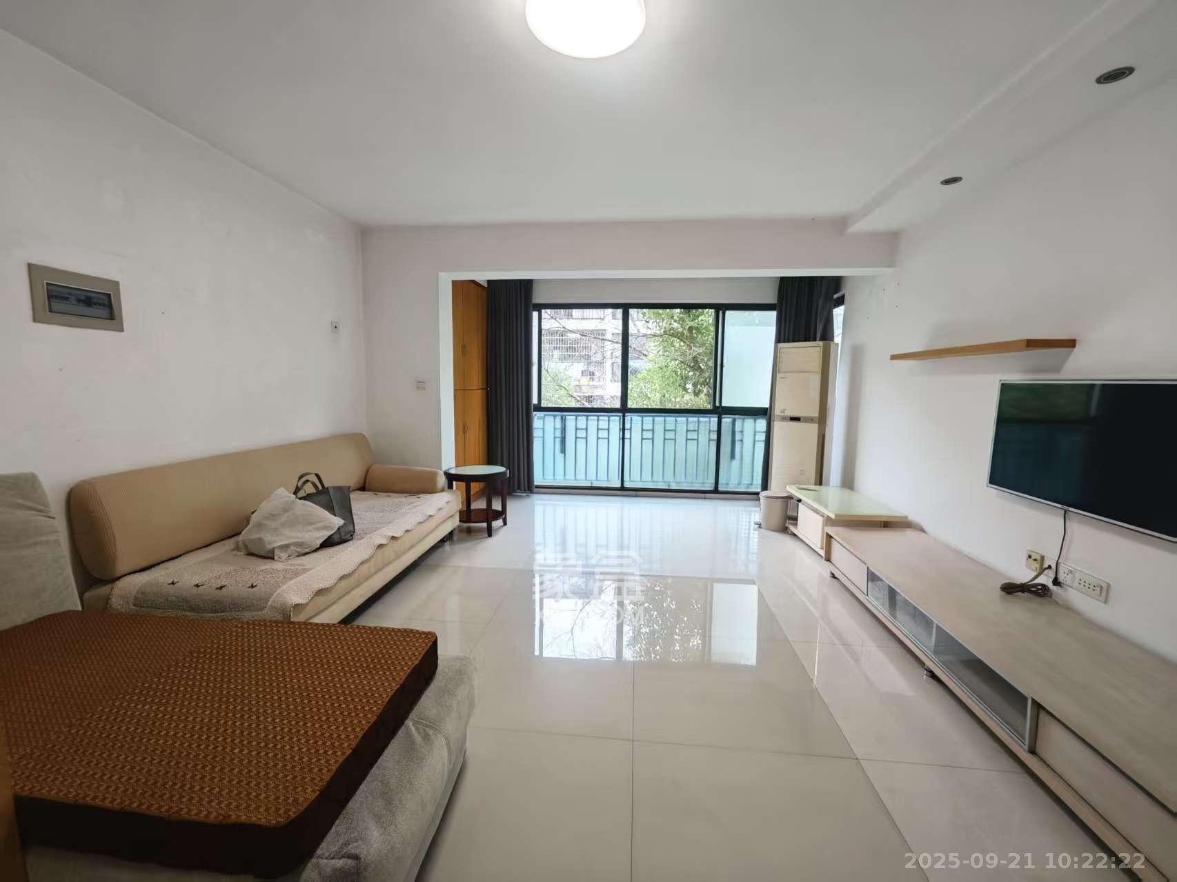 东方新城  3室2厅1卫    2700.0元/月室内图