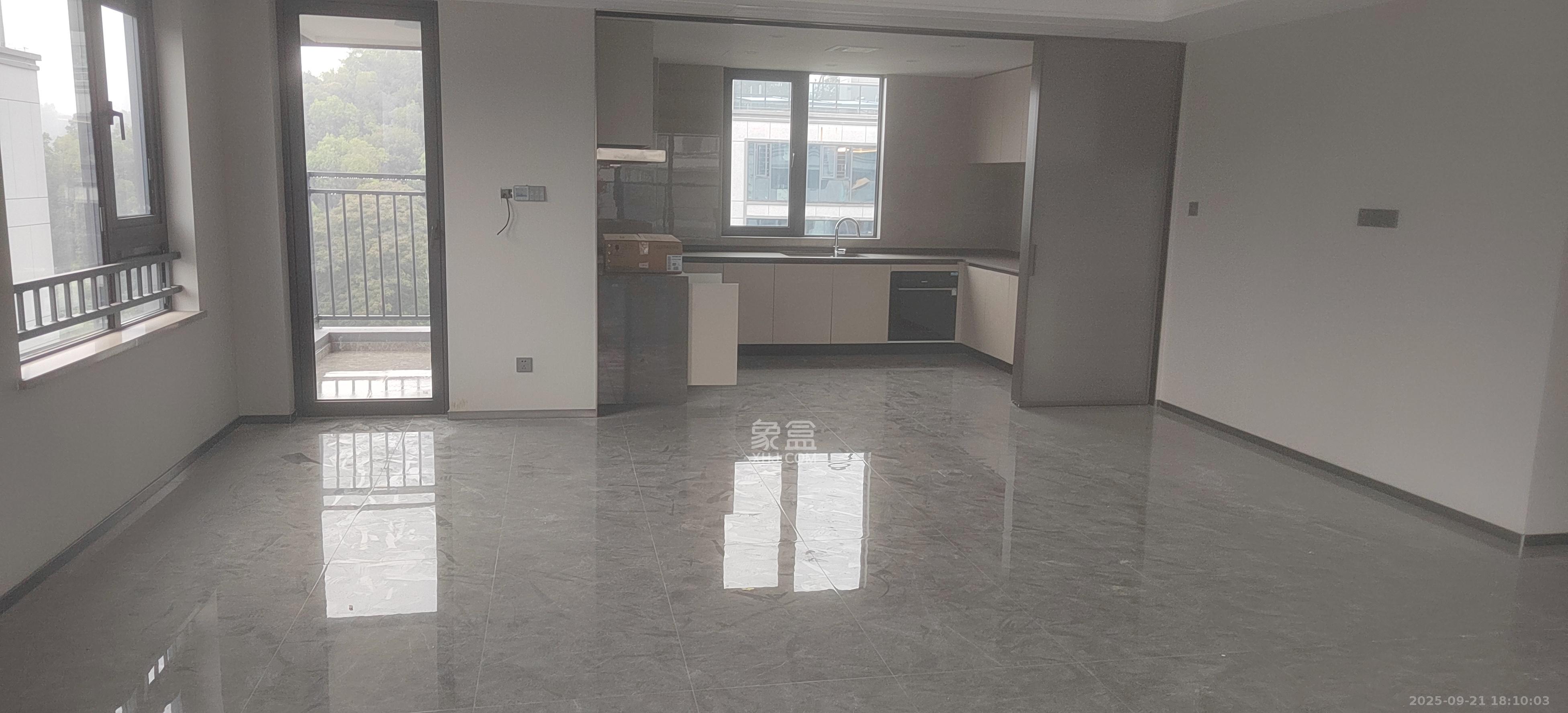 龙湖舜山府 4室2厅3卫 5600.0元/月 龙湖舜山府 4室2厅3卫 5600.0元/月室内图