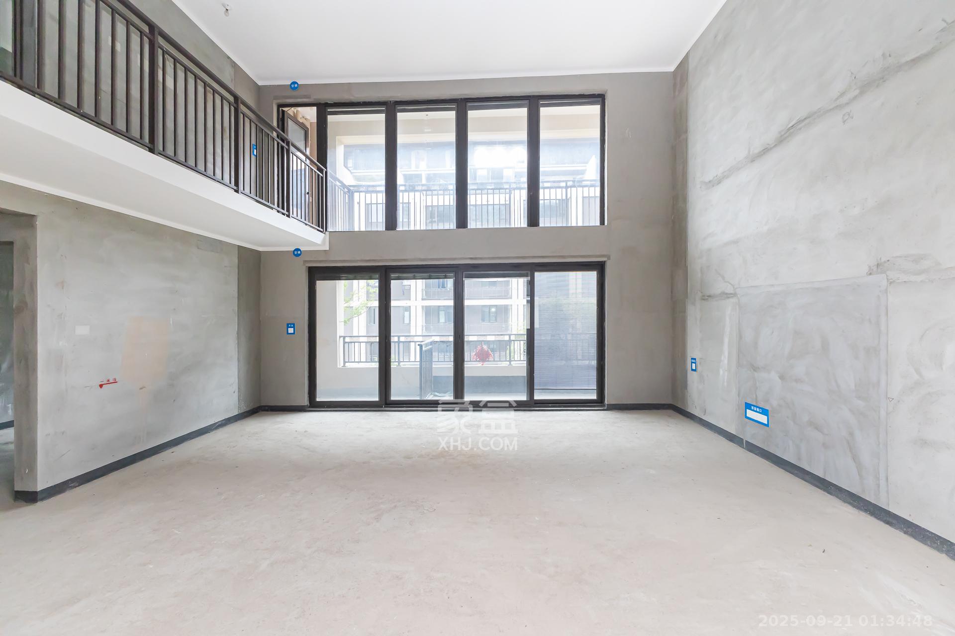 时代建发和著 4室2厅2卫 310.0万 时代建发和著 4室2厅2卫 310.0万客厅