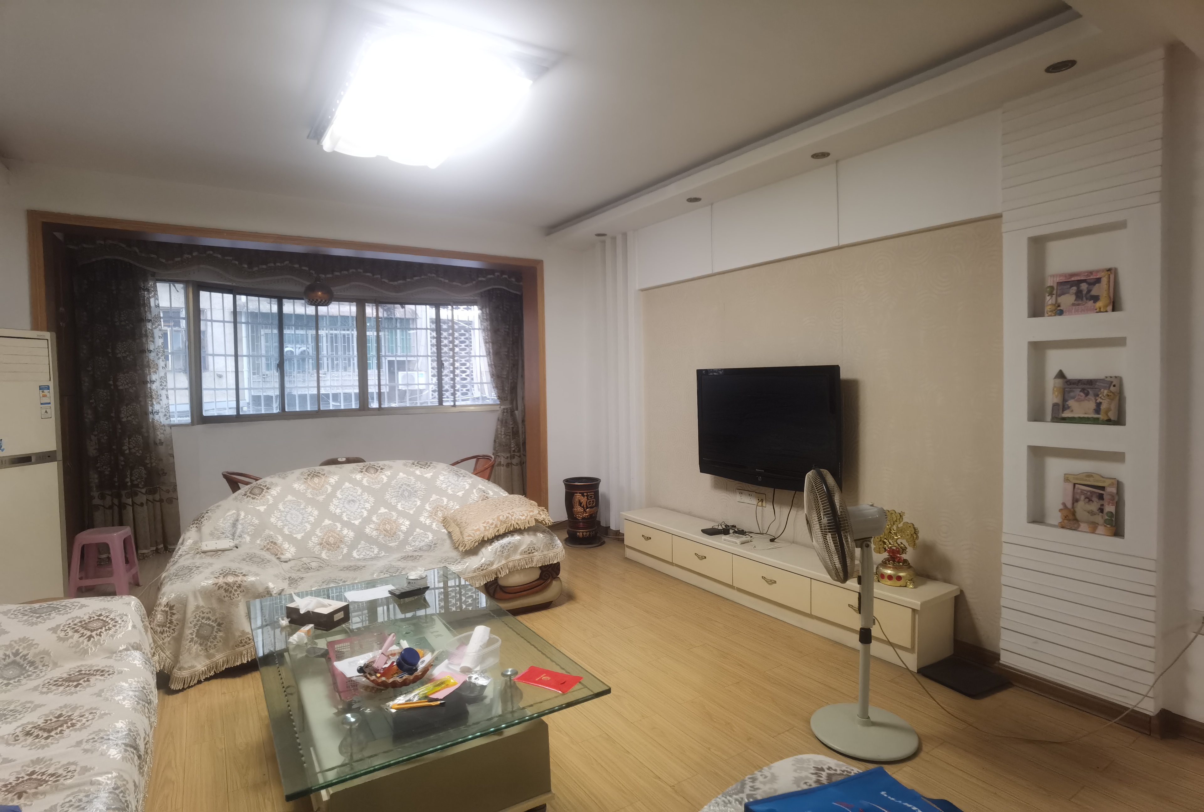 金谷小区  4室2厅2卫   75.80万