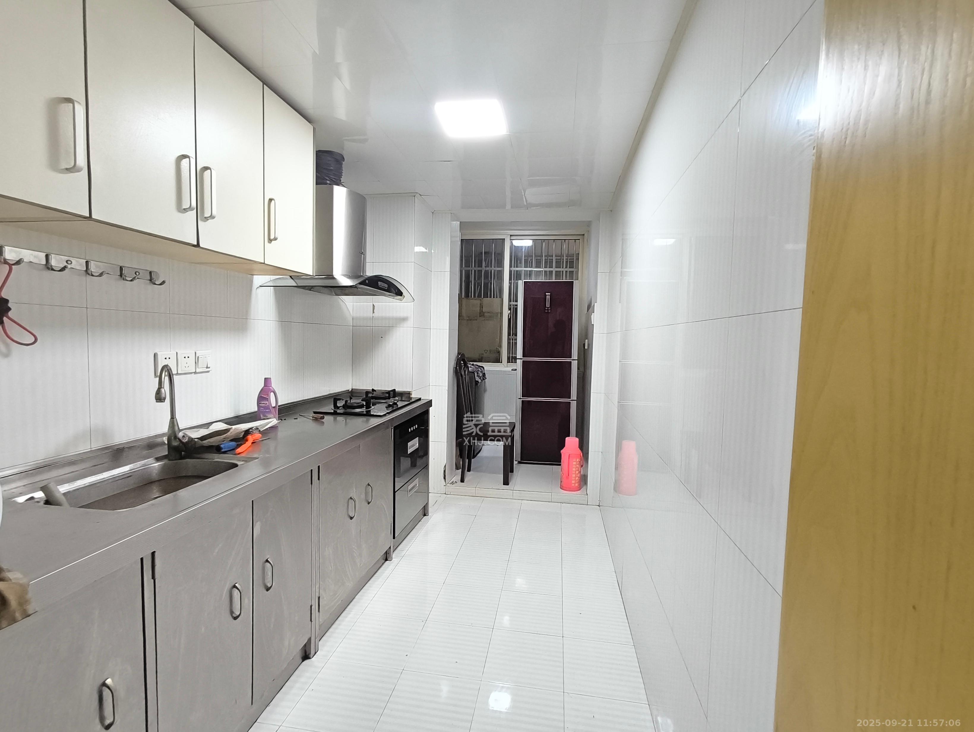 伍家岭生活广场 1室0厅0卫 2300.0元/月 伍家岭生活广场 1室0厅0卫 2300.0元/月室内图