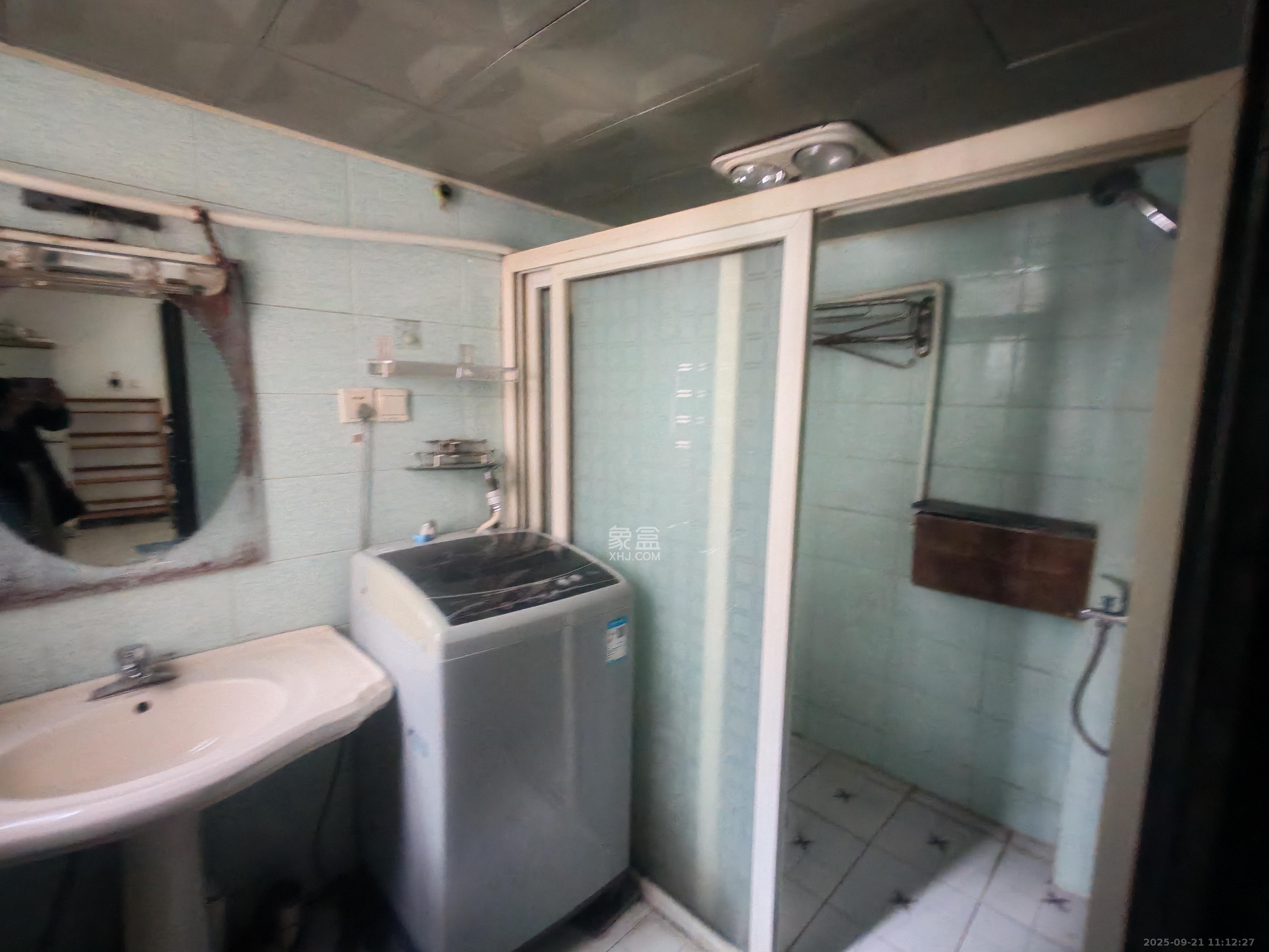 锦源小区  4室2厅2卫    1700.0元/月室内图