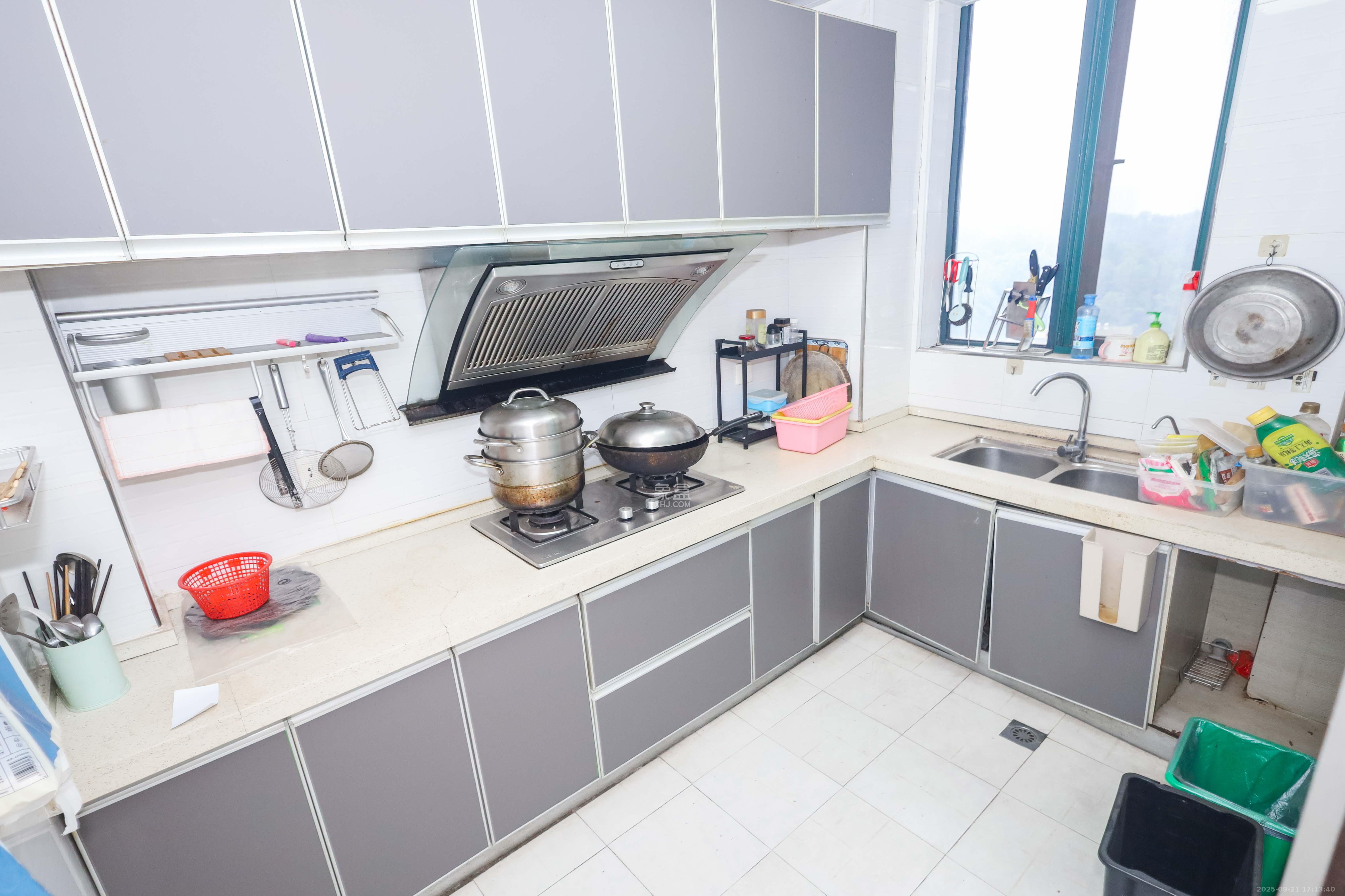 麓谷公馆(涉外国际公馆) 3室2厅2卫 95.0万 麓谷公馆(涉外国际公馆) 3室2厅2卫 95.0万厨房