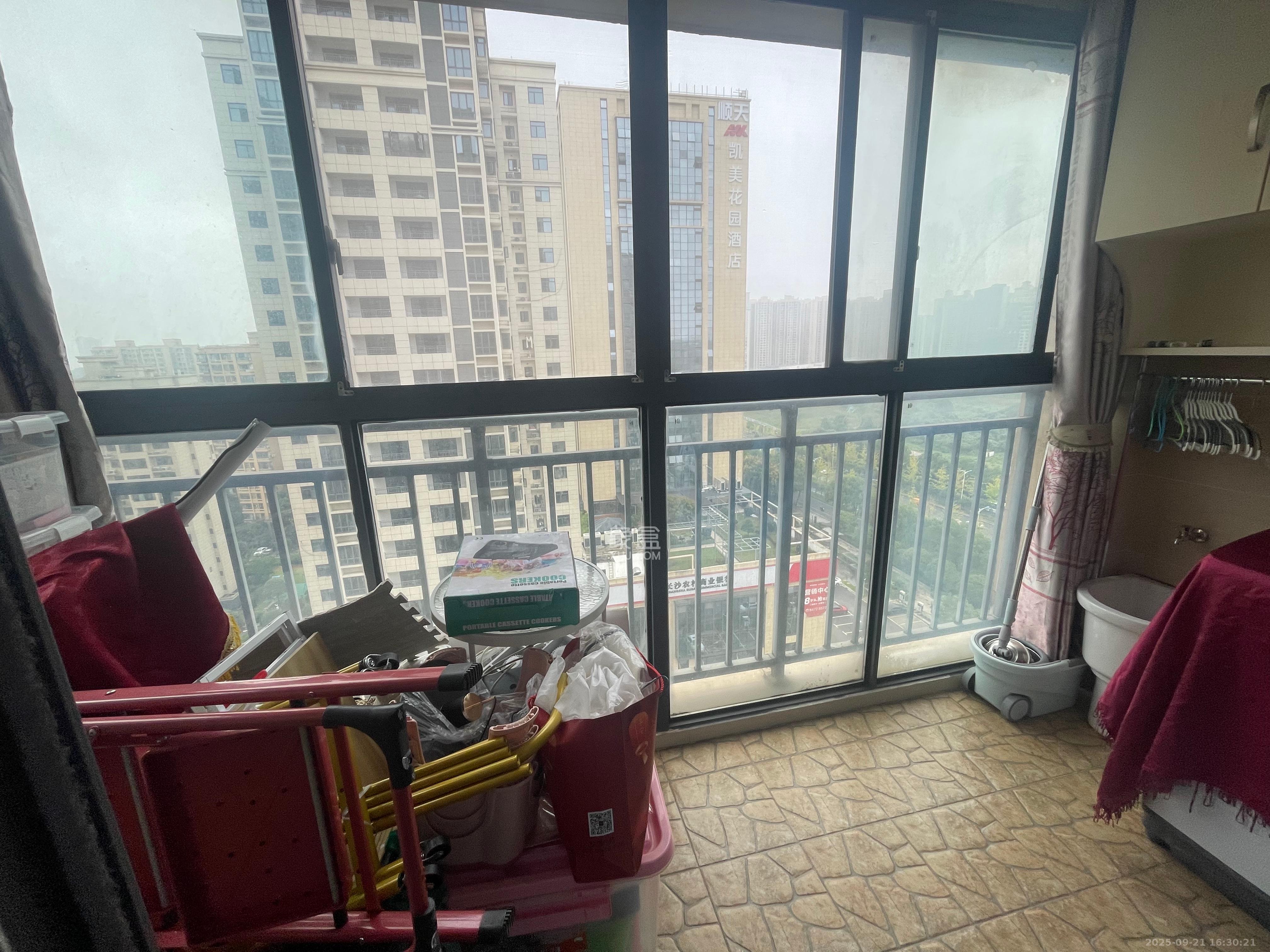 秀峰景园(领秀峰) 1室2厅1卫 2350.0元/月 秀峰景园(领秀峰) 1室2厅1卫 2350.0元/月室内图