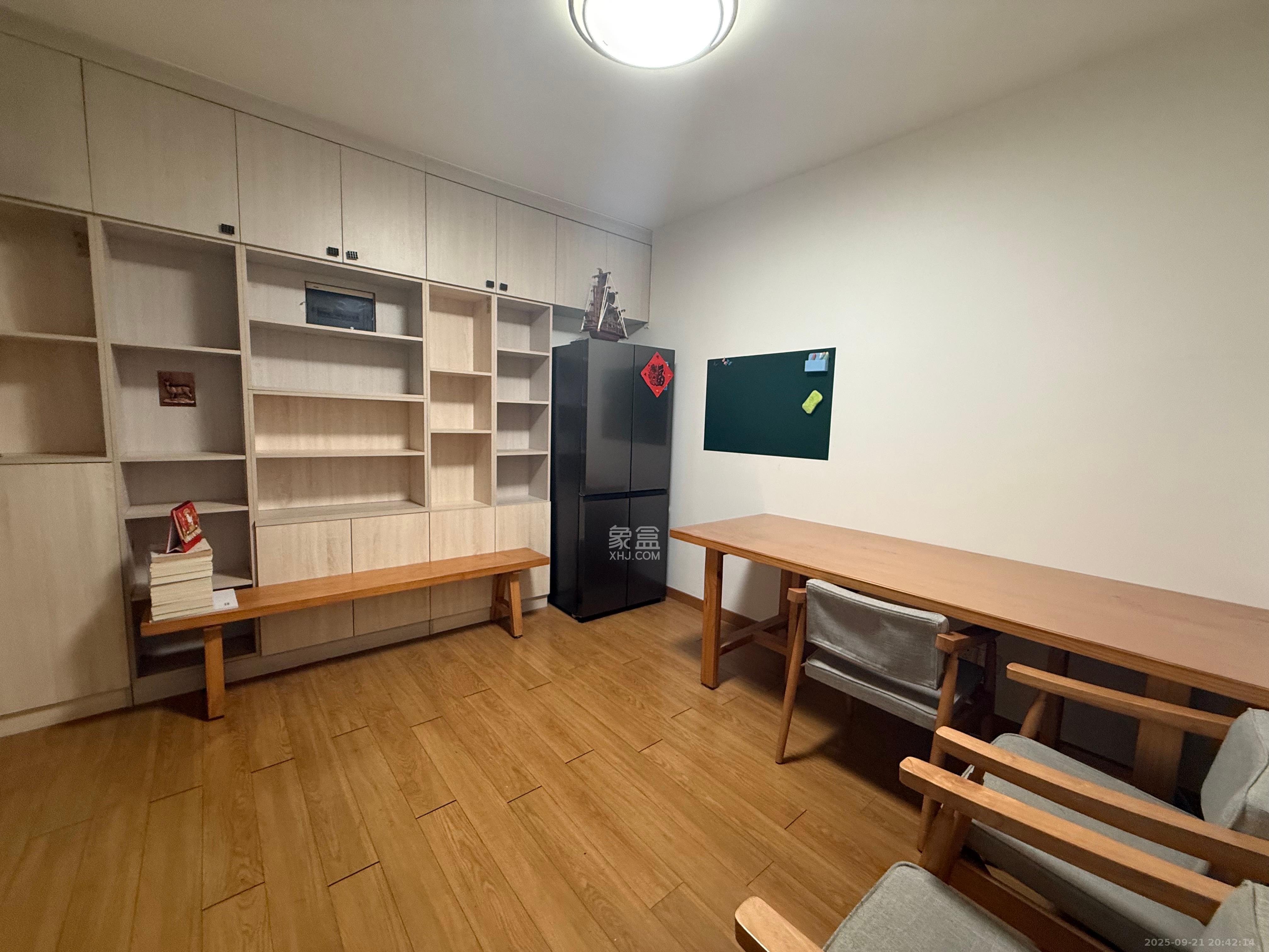 三重星都心  2室1厅1卫   2400.00元/月室内图