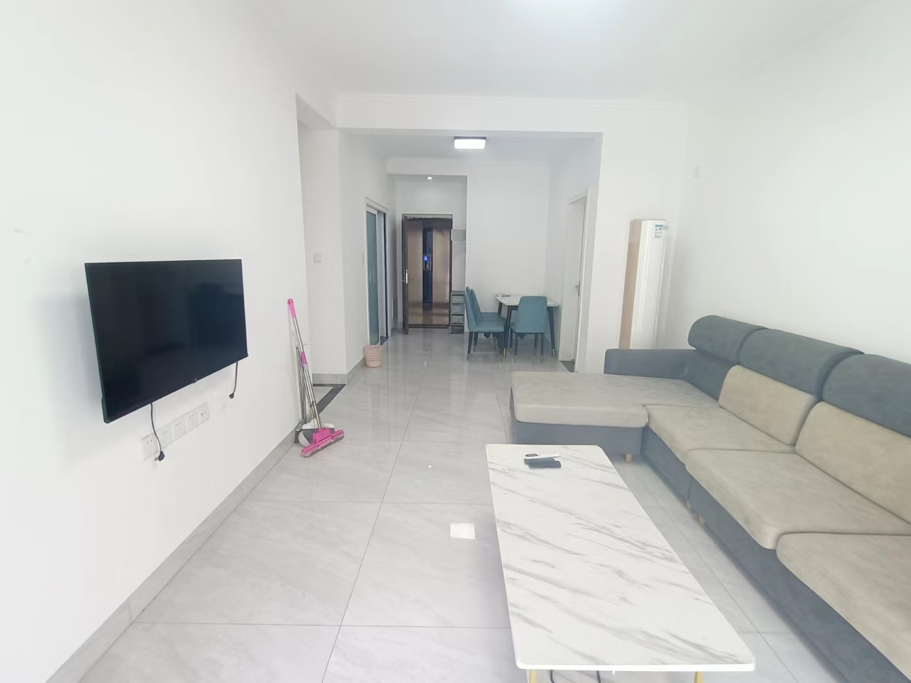 绿地城逸园 3室2厅2卫 2500.0元/月 绿地城逸园 3室2厅2卫 2500.0元/月室内图