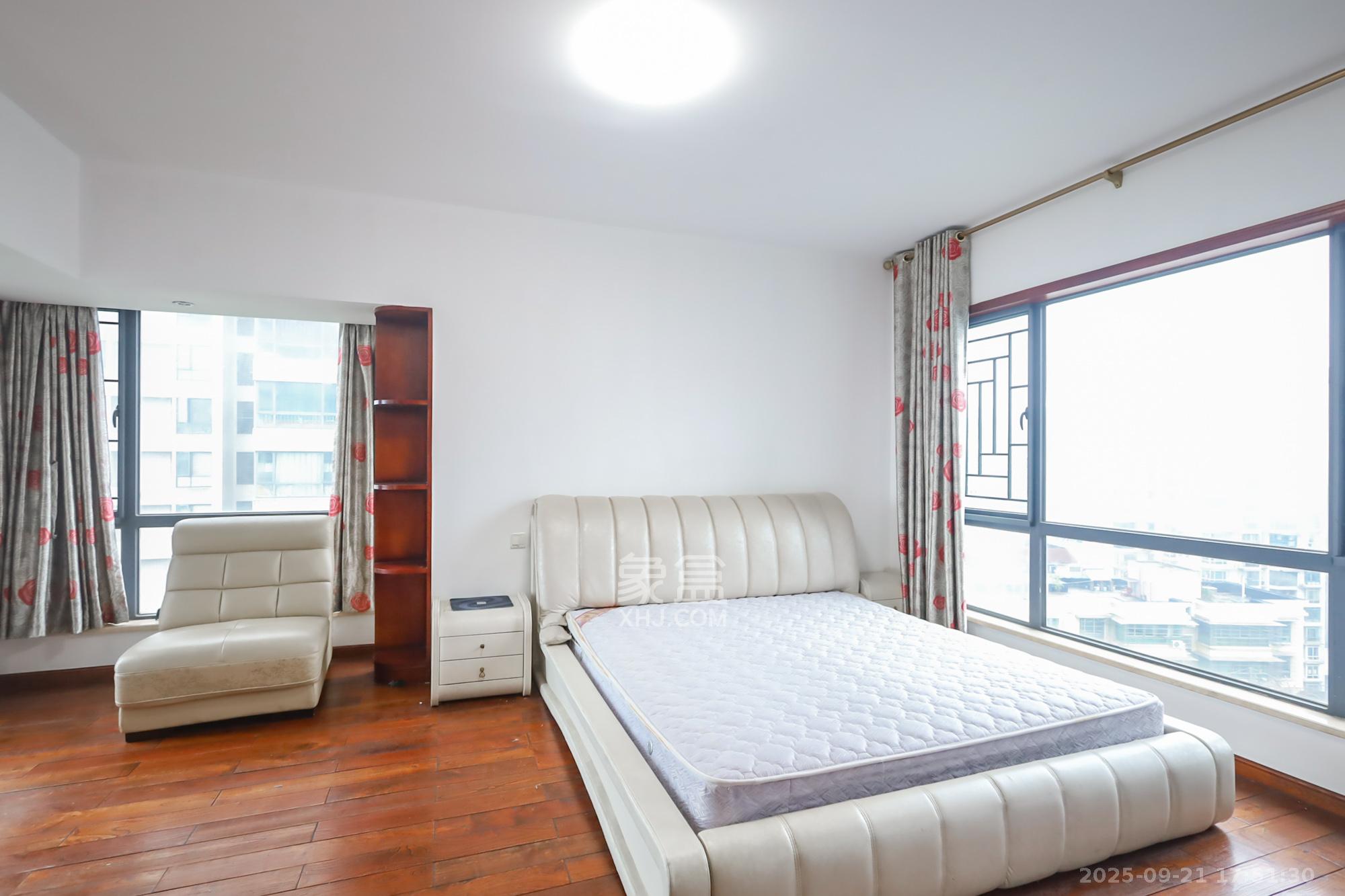 景秀江山  3室2厅2卫    149.5万卧室