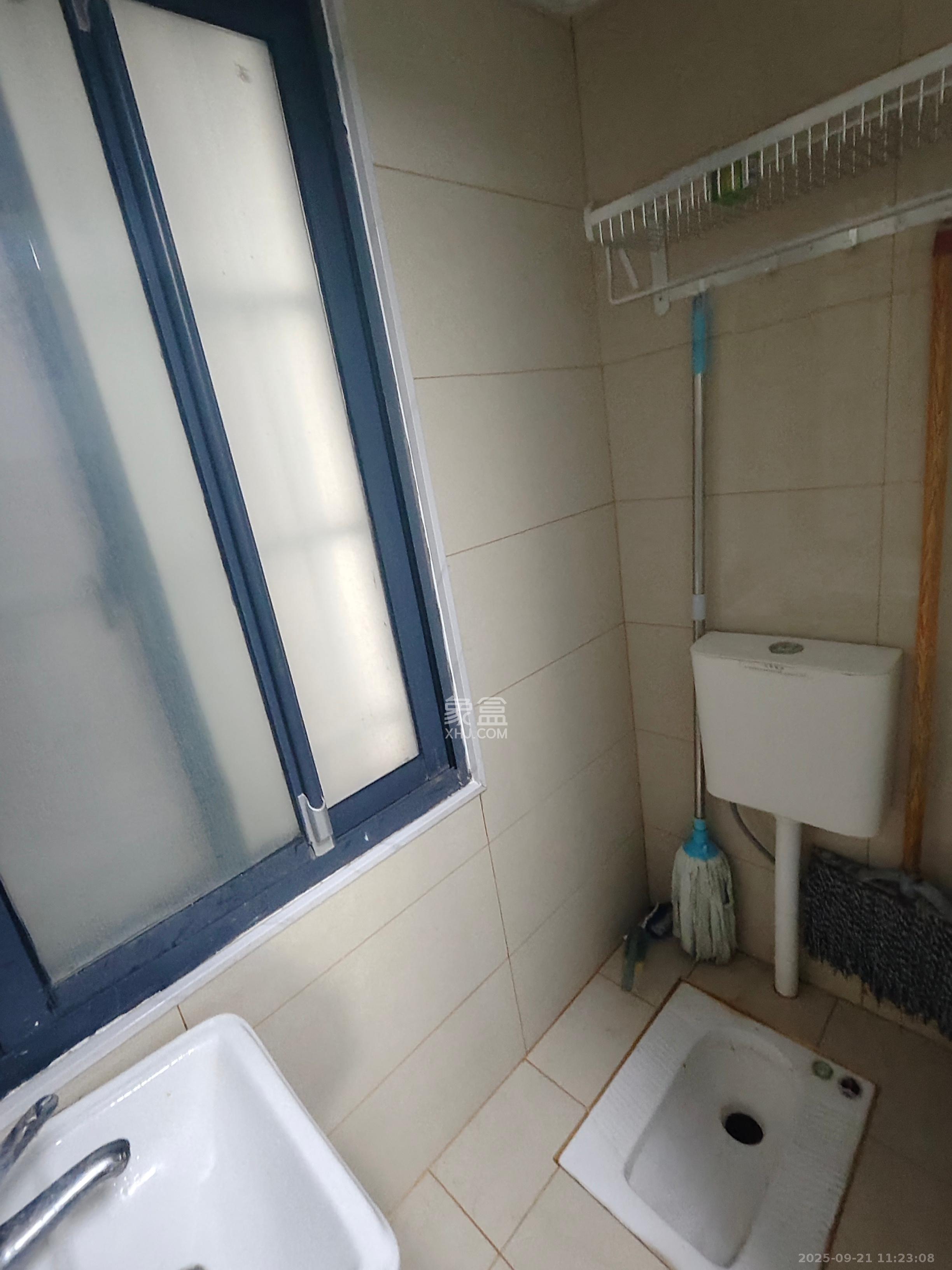 和馨园 1室1厅1卫 1000.0元/月 和馨园 1室1厅1卫 1000.0元/月室内图