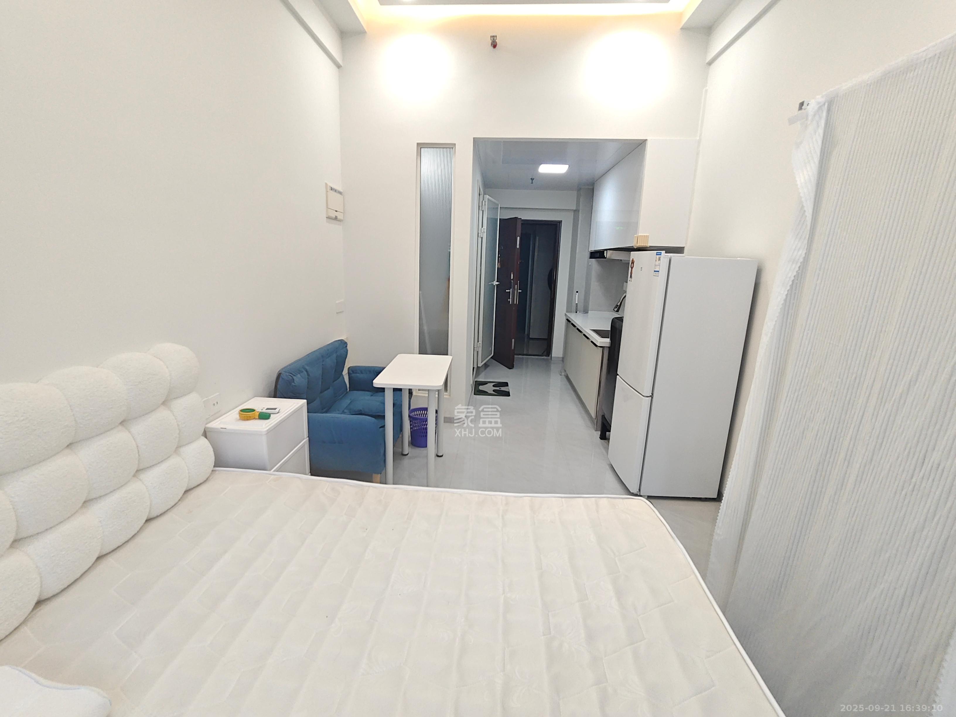 保利天禧EF区  1室1厅1卫    1600.0元/月室内图