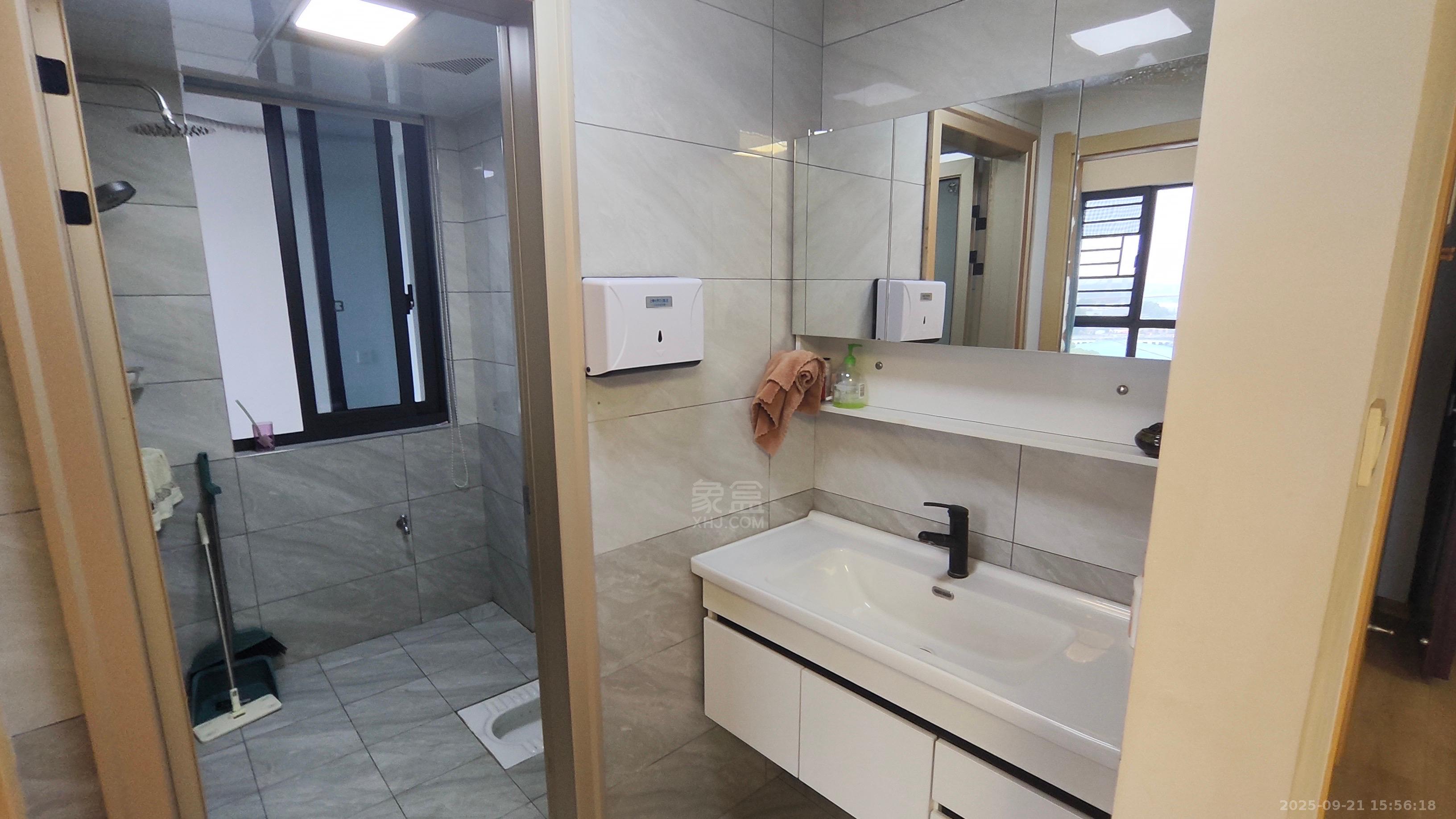 中泰财富湘江  3室2厅2卫   2600.00元/月室内图
