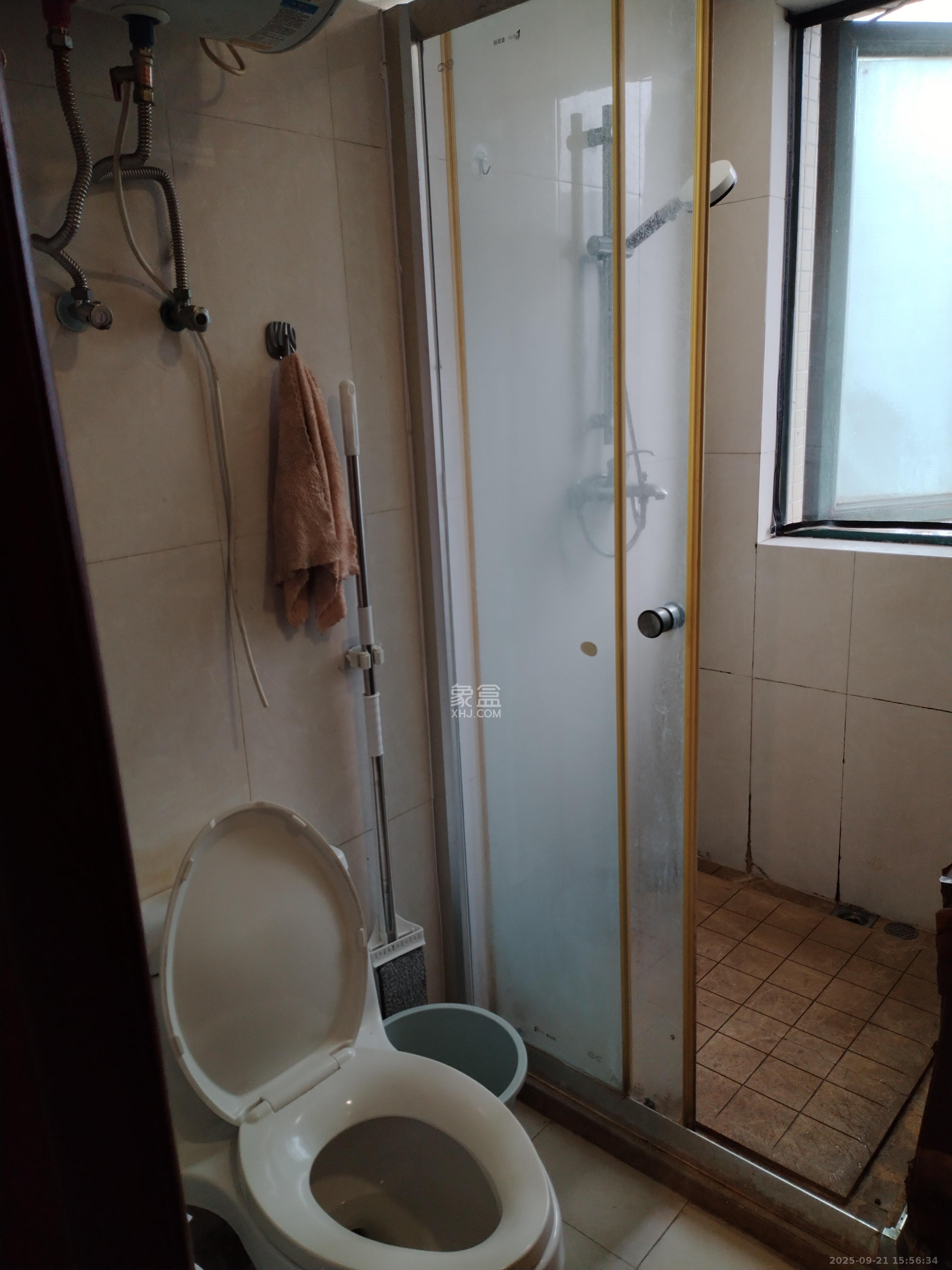 恒大华府  1室2厅1卫    1700.0元/月室内图