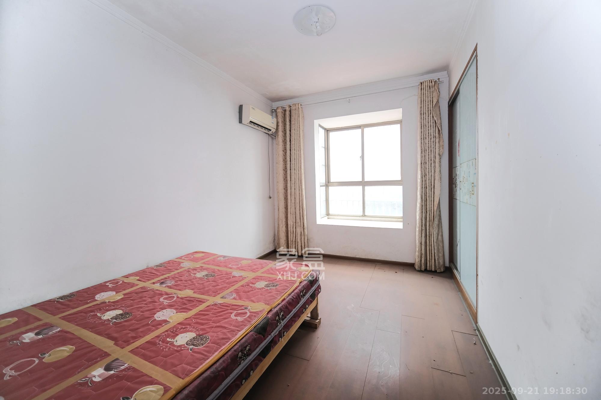 蟠龙欣苑 4室2厅2卫 61.0万 蟠龙欣苑 4室2厅2卫 61.0万卧室