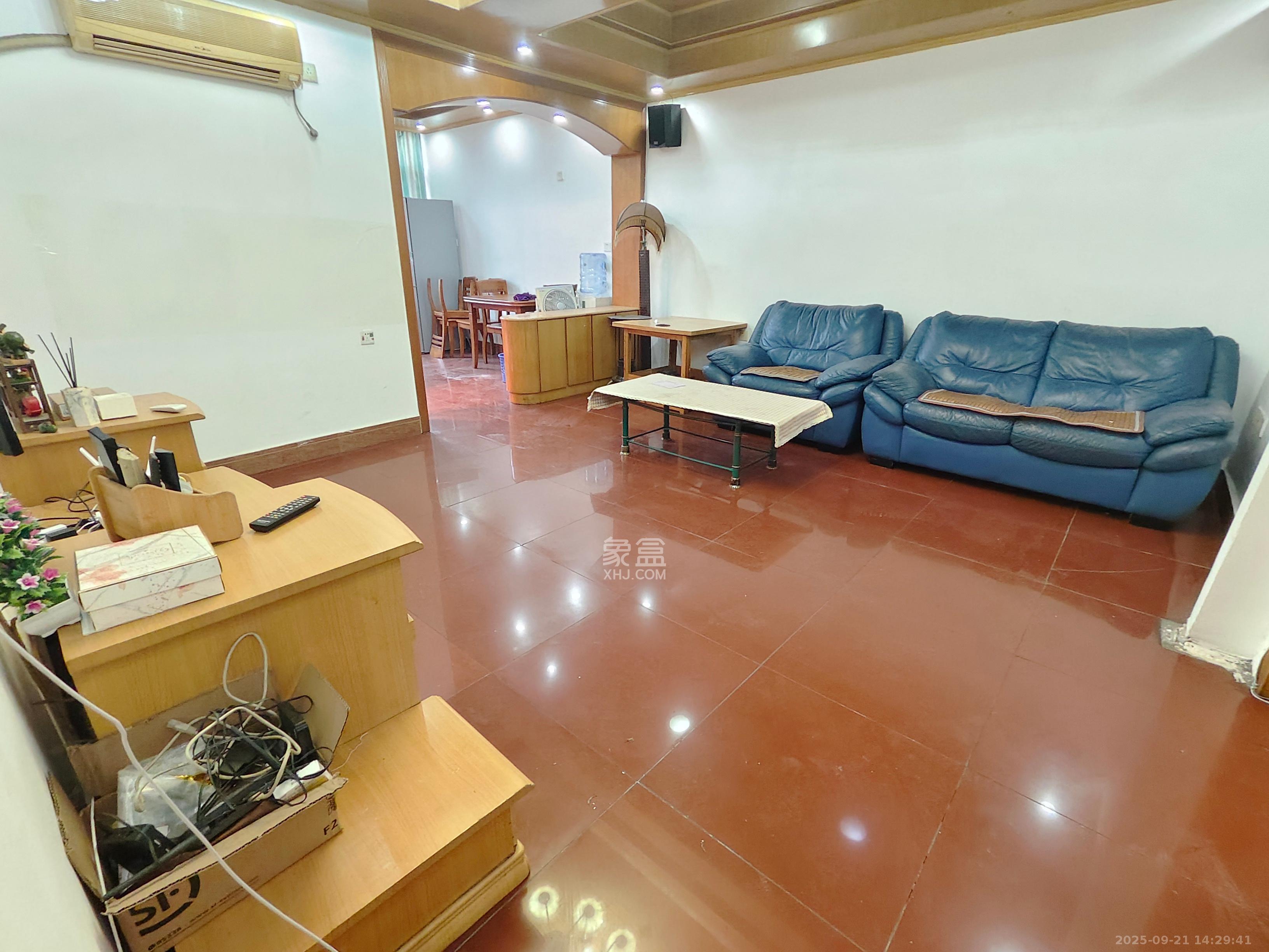 梨子山小区 2室1厅1卫 1700.0元/月 梨子山小区 2室1厅1卫 1700.0元/月室内图