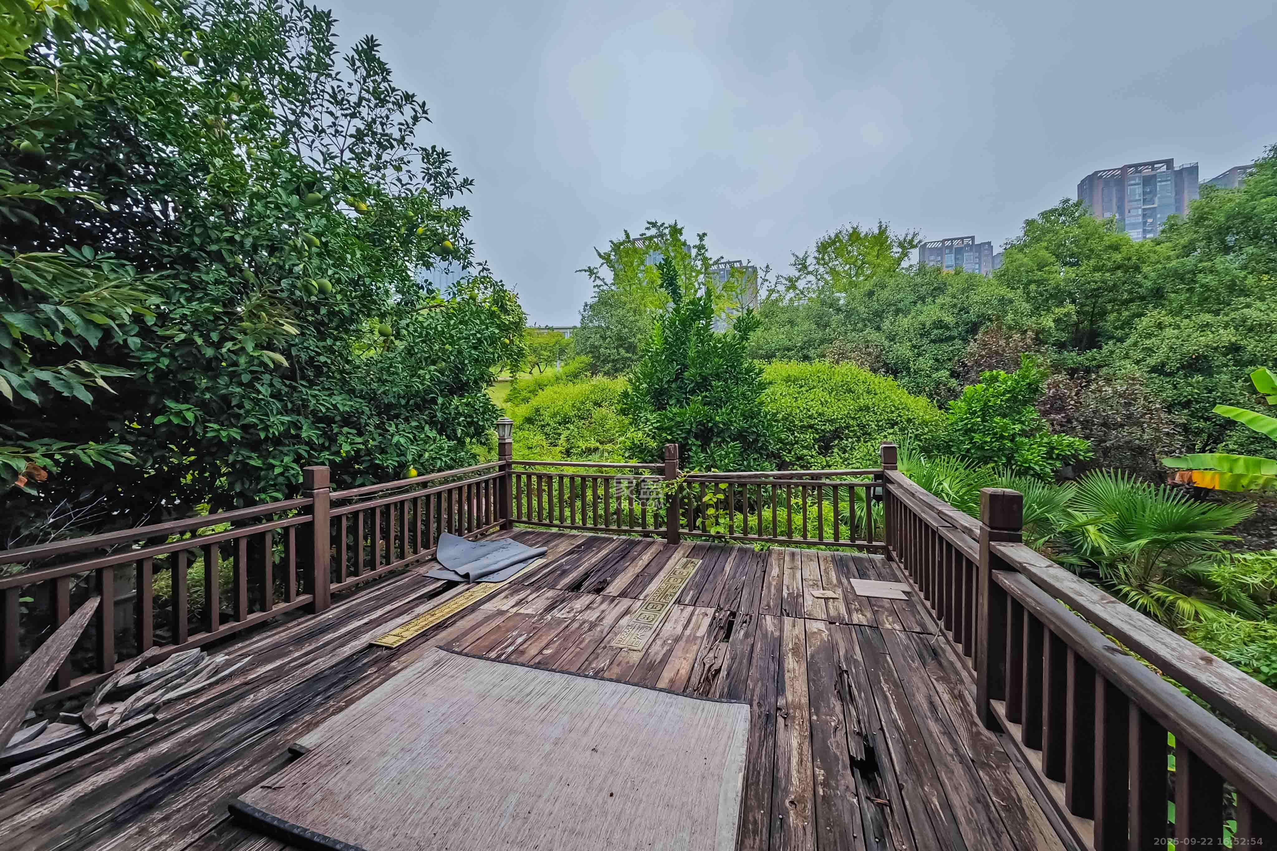 吉联小区(红墅湾) 6室2厅6卫 680.0万 吉联小区(红墅湾) 6室2厅6卫 680.0万其他