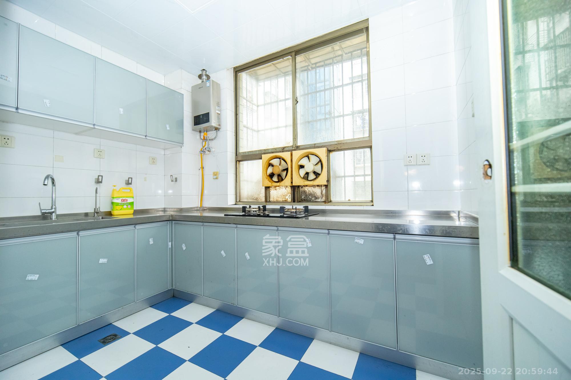 天星家园 4室2厅1卫 68.8万 天星家园 4室2厅1卫 68.8万厨房