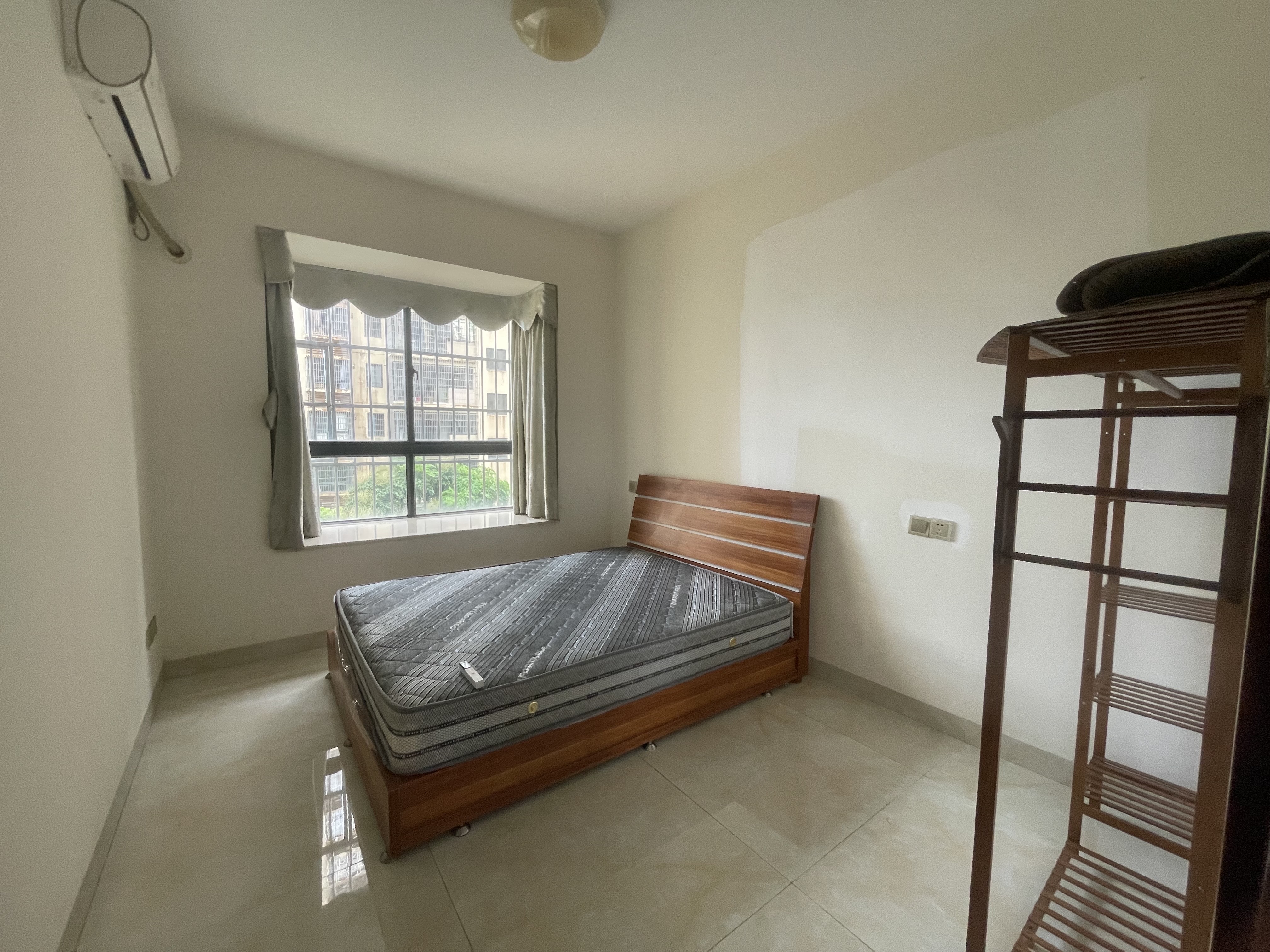 南国中心(琼山区椰航路) 2室2厅1卫 2000.0元/月 南国中心(琼山区椰航路) 2室2厅1卫 2000.0元/月室内图