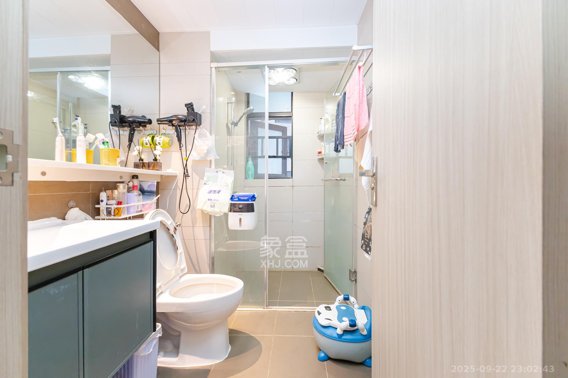 时代倾城三期  2室2厅1卫    62.0万卫生间