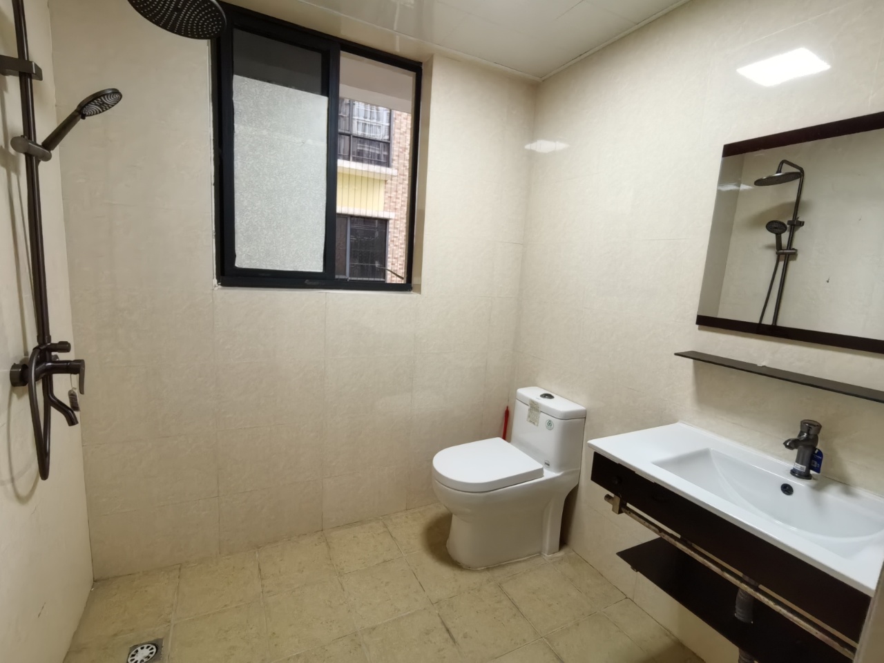 海韵四合院 3室2厅2卫 2600.0元/月 海韵四合院 3室2厅2卫 2600.0元/月室内图