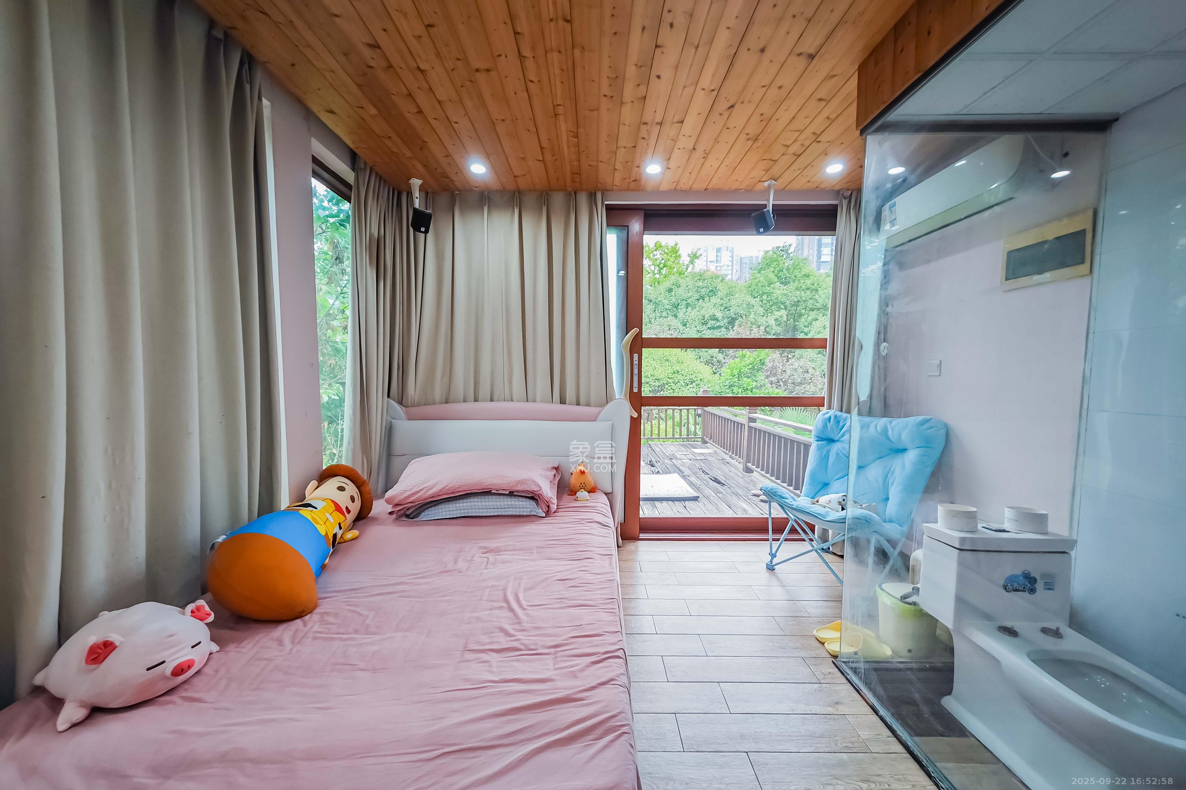 吉联小区(红墅湾) 6室2厅6卫 680.0万 吉联小区(红墅湾) 6室2厅6卫 680.0万卧室