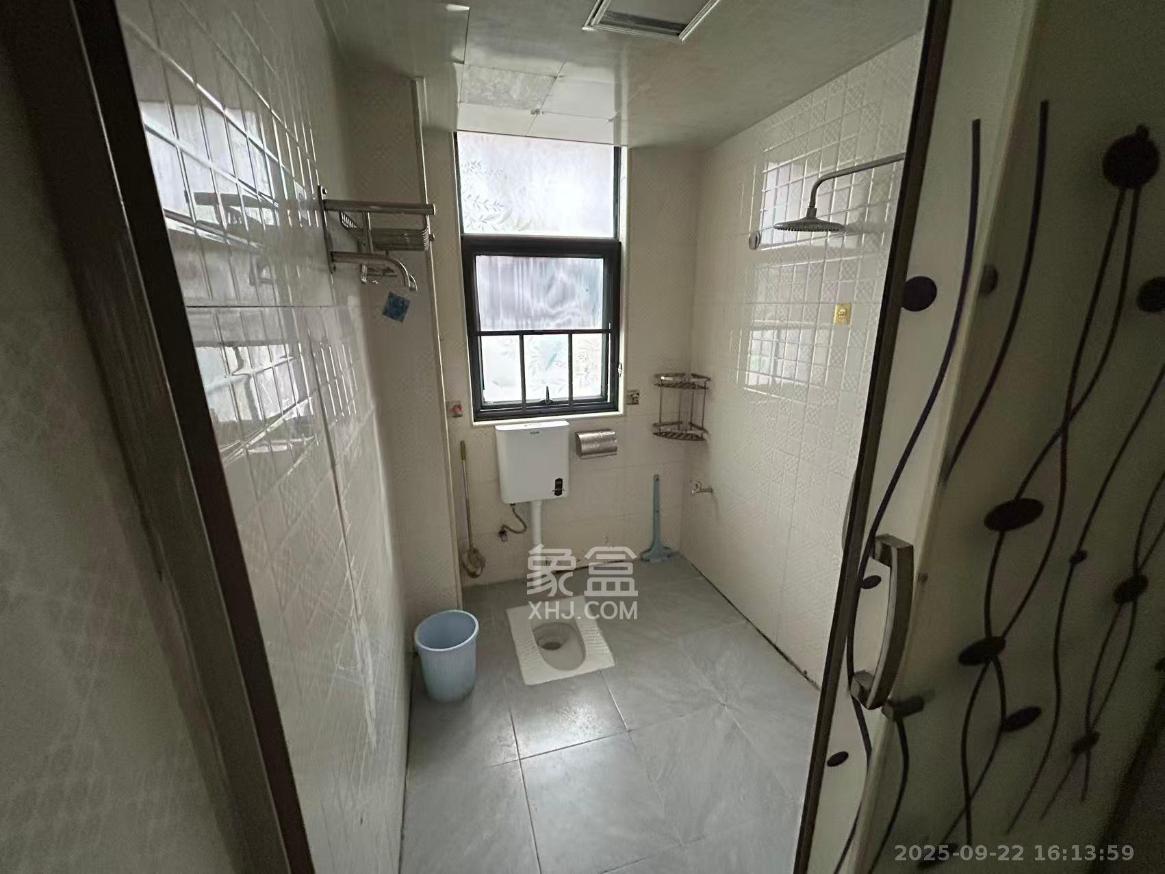 标志浪漫满屋(枫景公寓) 1室2厅1卫 2800.0元/月 标志浪漫满屋(枫景公寓) 1室2厅1卫 2800.0元/月室内图