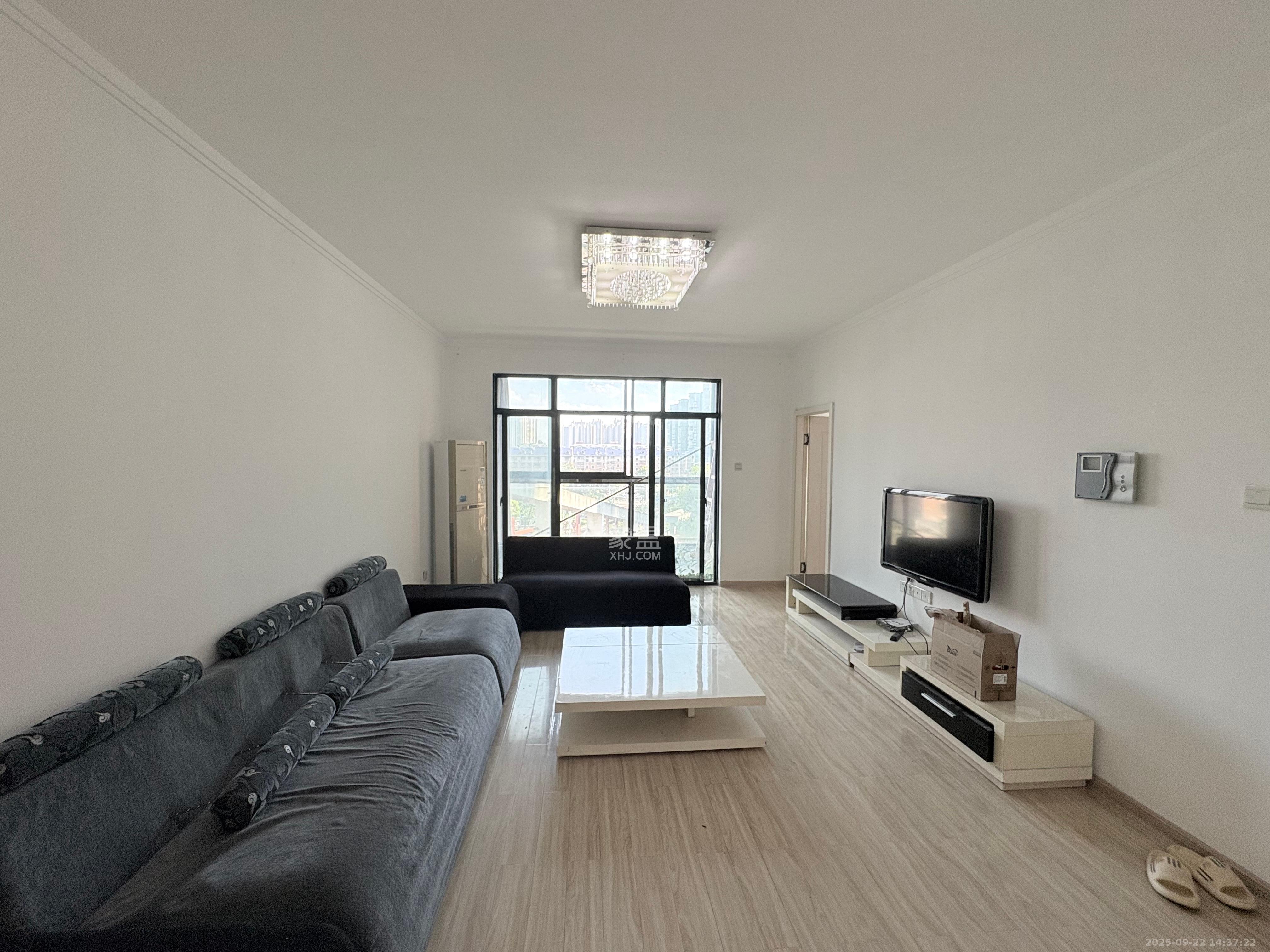 湘江世纪城咏江苑  3室2厅2卫    2500.0元/月 湘江世纪城咏江苑  3室2厅2卫    2500.0元/月室内图