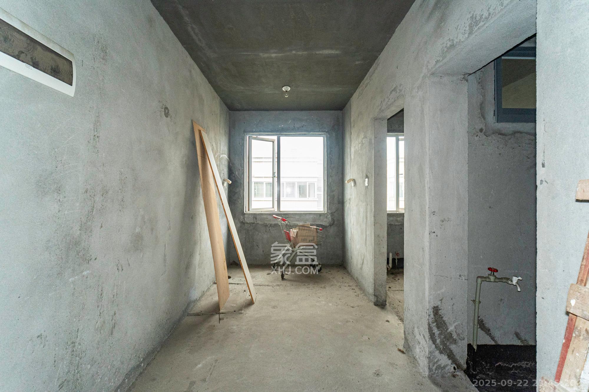 恒广国际物流园  2室2厅1卫    21.0万 恒广国际物流园  2室2厅1卫    21.0万客厅