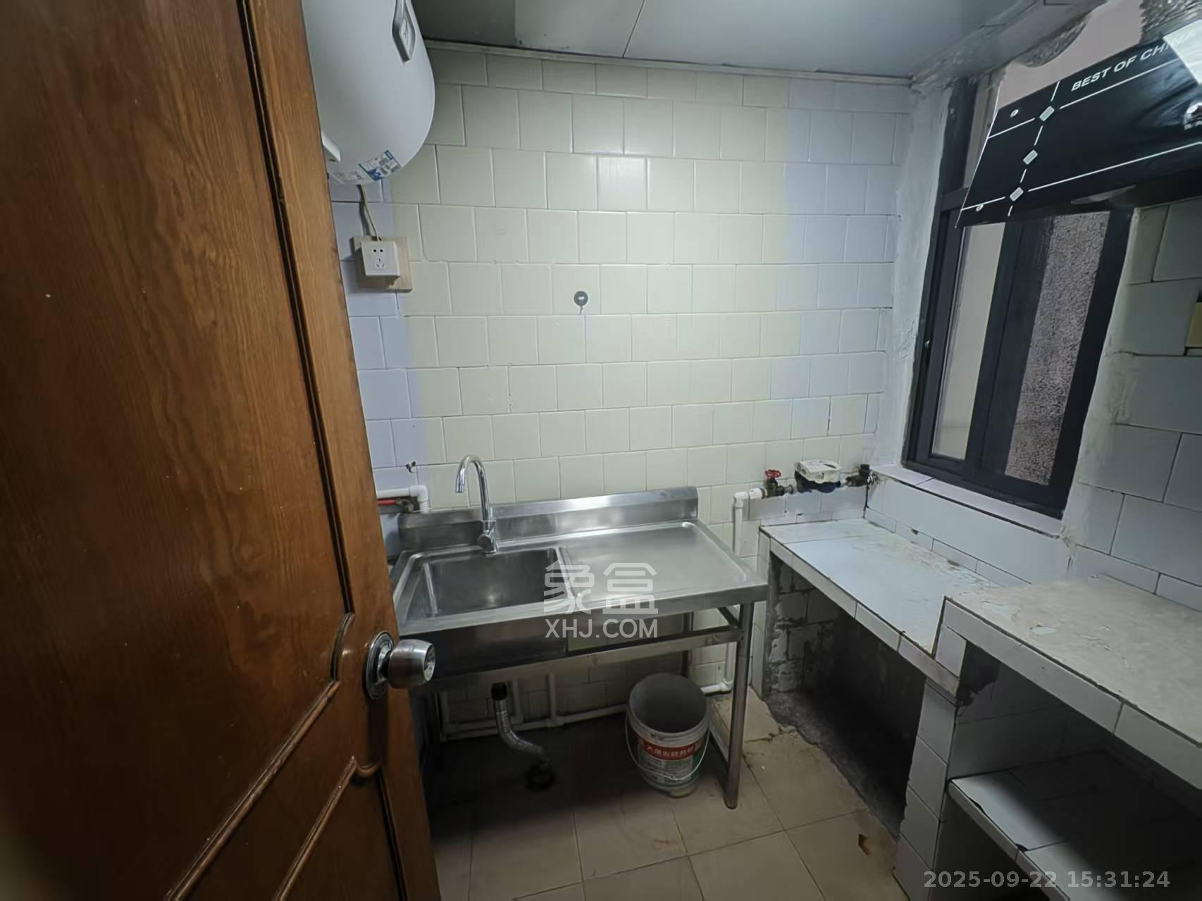 红泥山小区 2室1厅1卫 1500.0元/月 红泥山小区 2室1厅1卫 1500.0元/月室内图