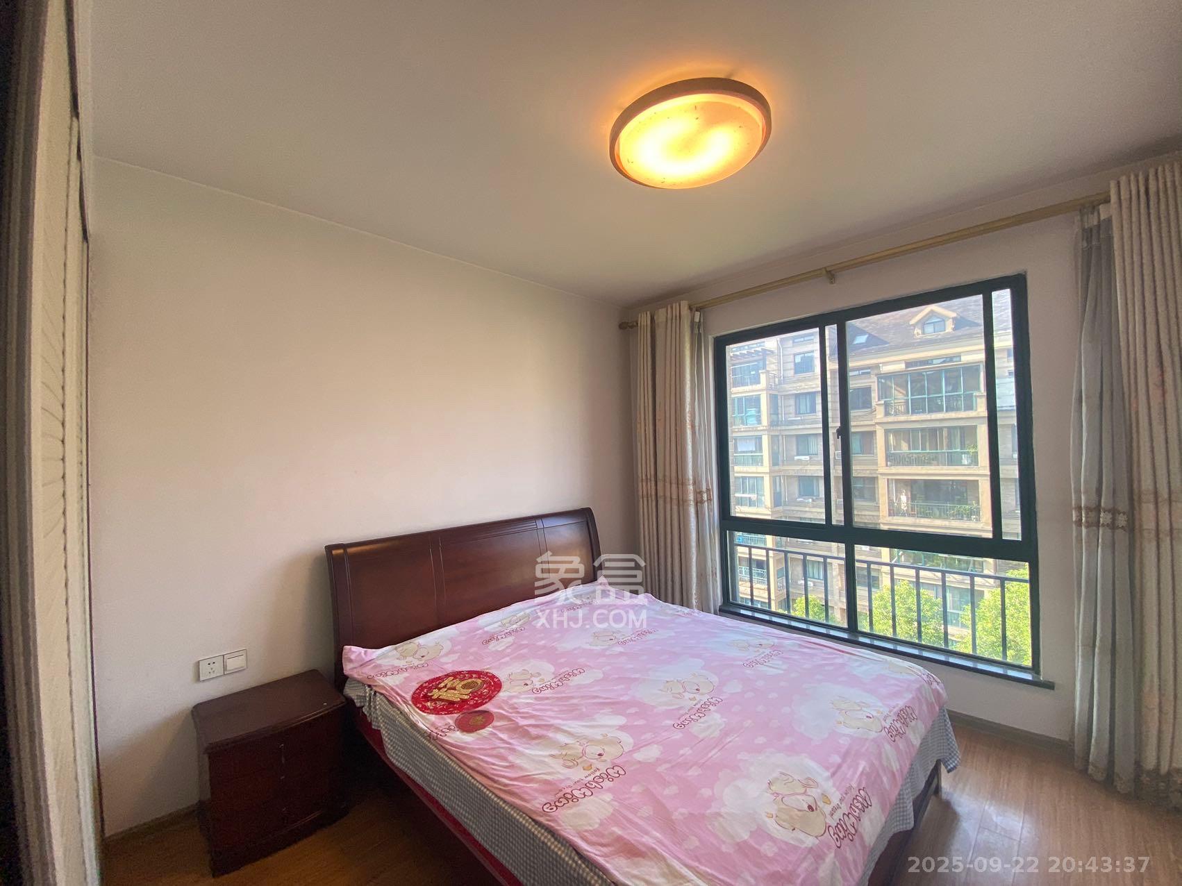 星城世家 4室2厅2卫 4200.0元/月 星城世家 4室2厅2卫 4200.0元/月室内图