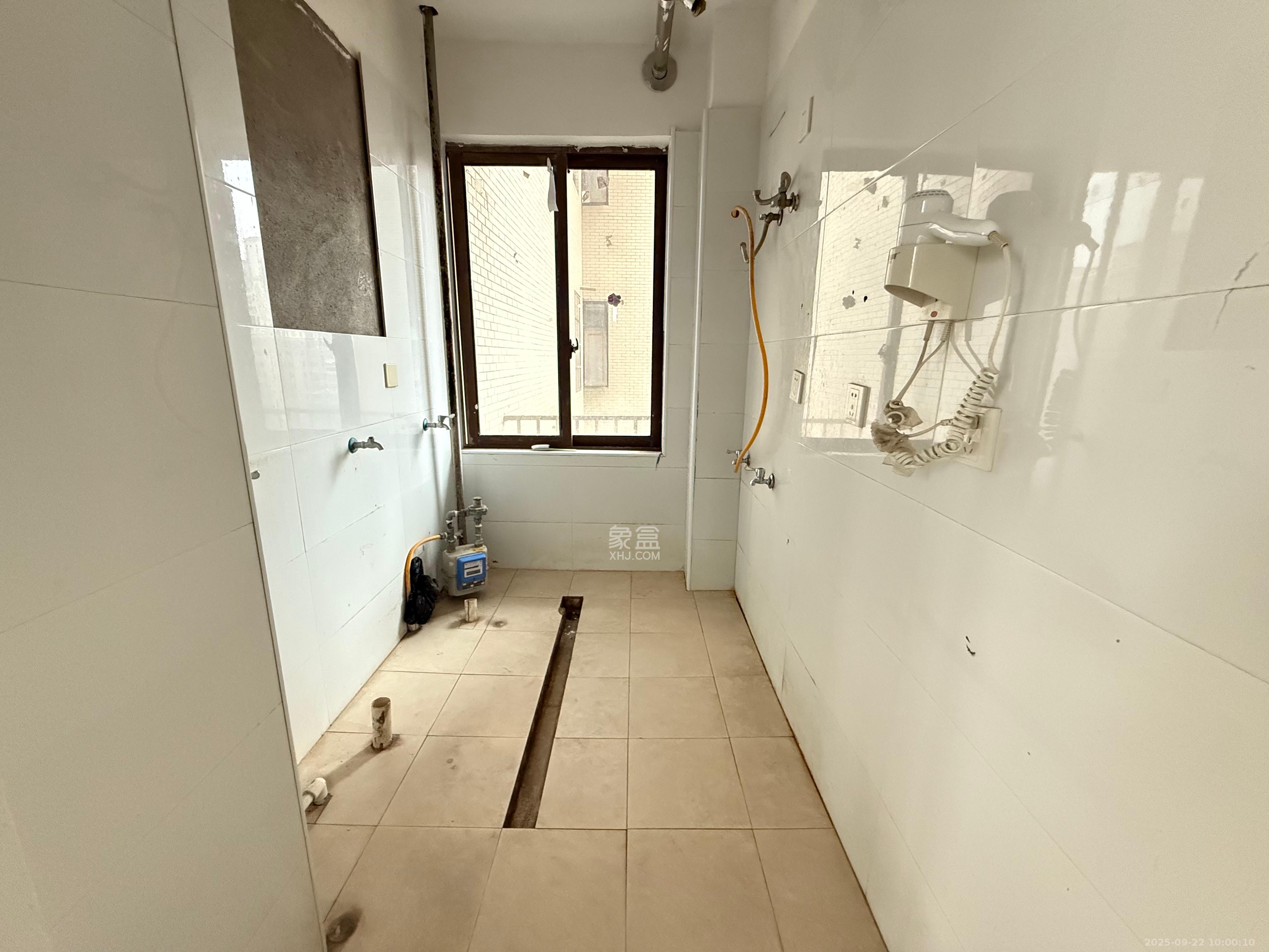 湖湾世景 4室2厅1卫 1500.0元/月 湖湾世景 4室2厅1卫 1500.0元/月室内图