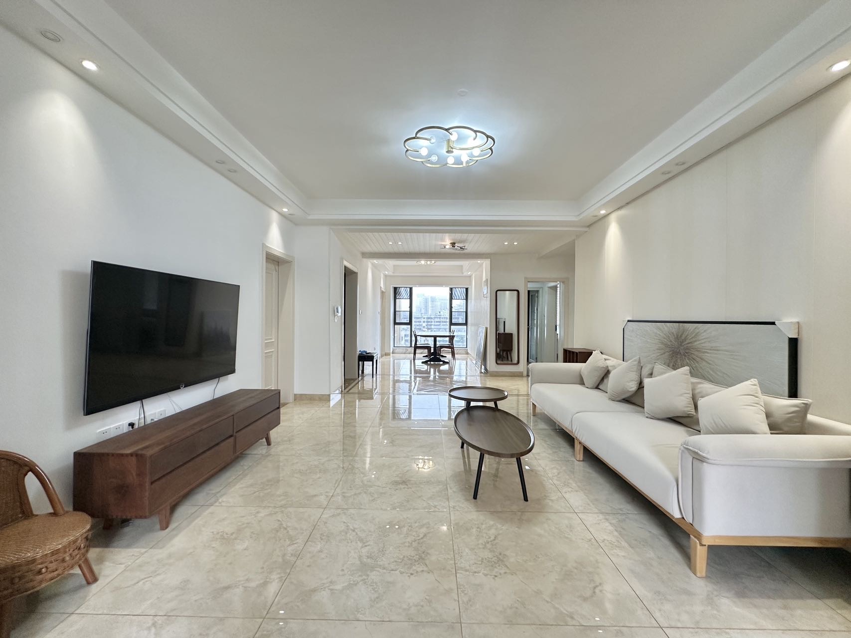 海航豪庭北苑 3室2厅2卫 7000.00元/月 海航豪庭北苑 3室2厅2卫 7000.00元/月室内图