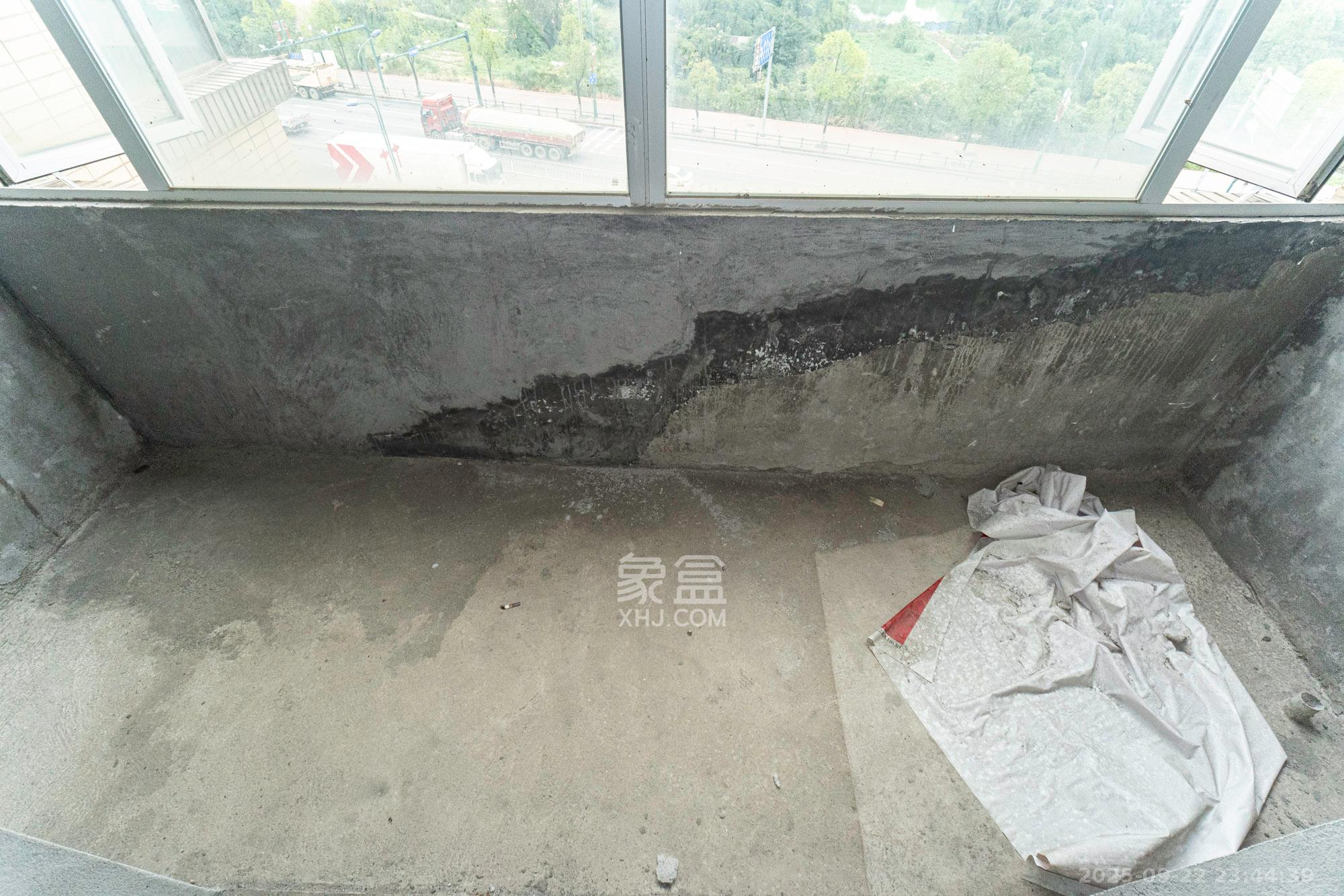 恒广国际物流园 3室2厅2卫 32.5万 恒广国际物流园 3室2厅2卫 32.5万阳台