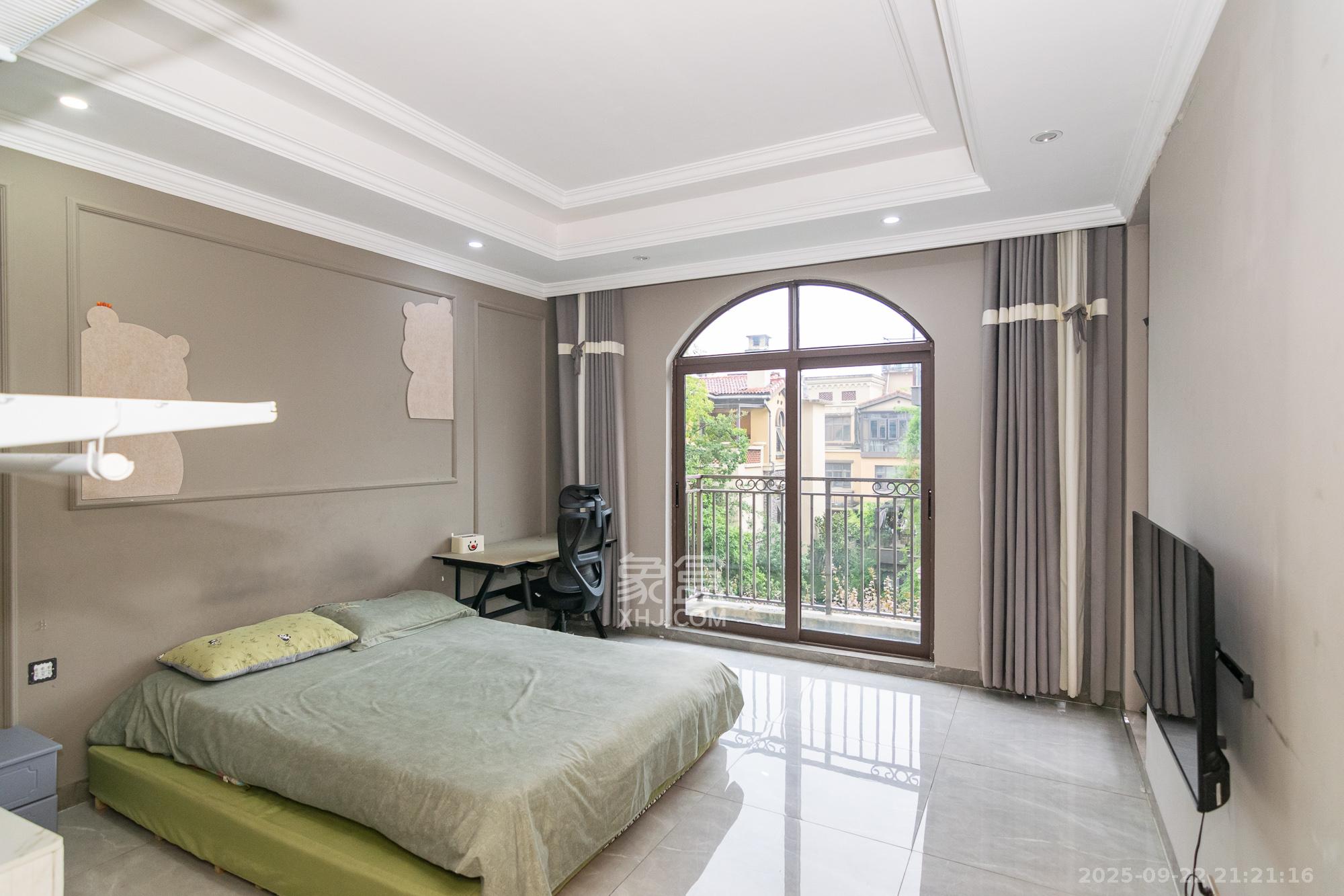 金地三千府(金地湖山樾、金地自在城)  4室2厅2卫    350.0万 金地三千府(金地湖山樾、金地自在城)  4室2厅2卫    350.0万卧室