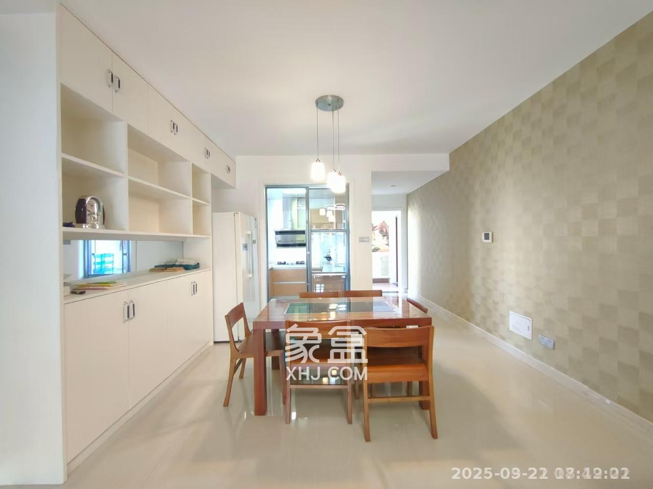 莱茵城  3室2厅2卫   2800.00元/月室内图