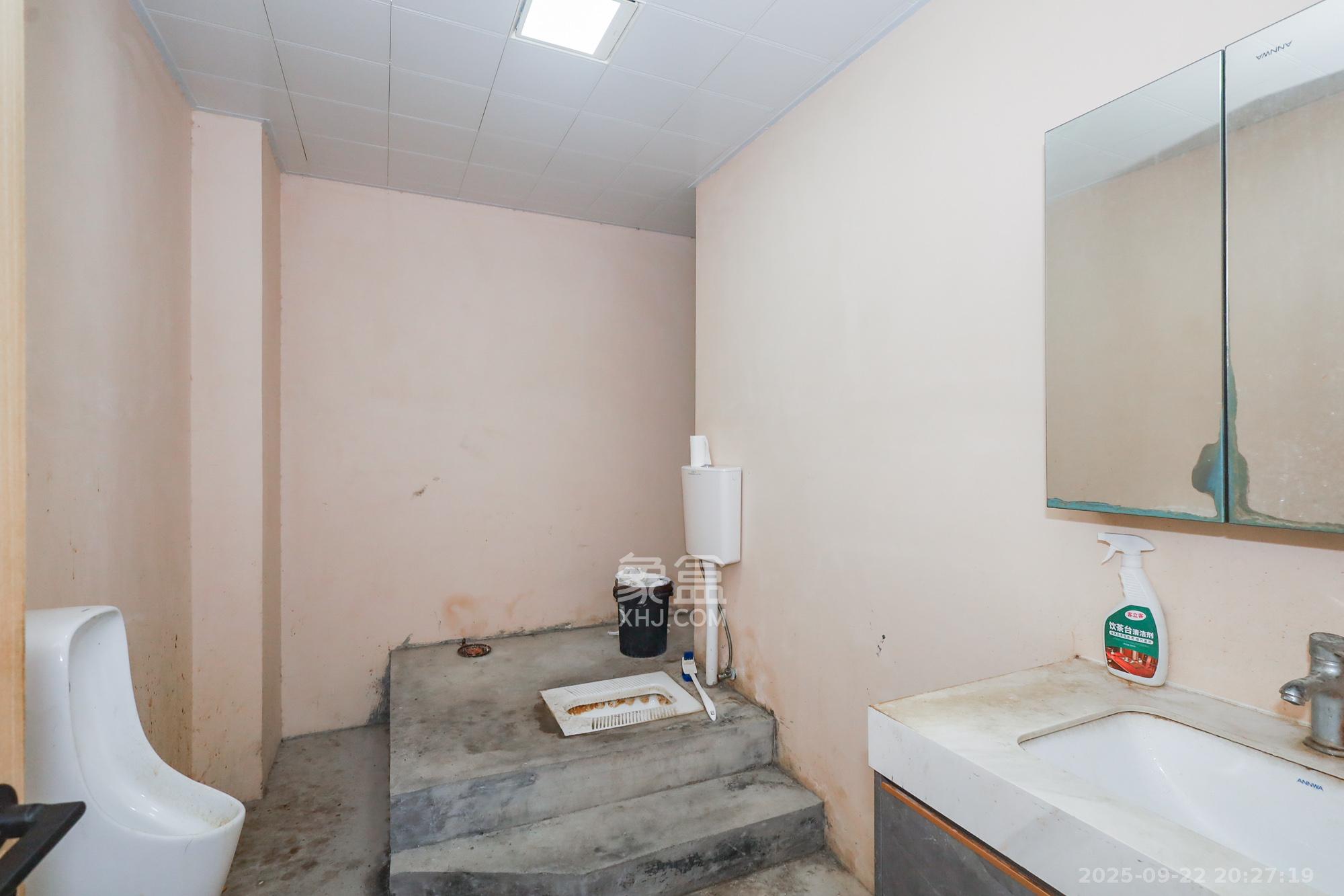 远洋外滩壹号 4室2厅2卫 428.0万 远洋外滩壹号 4室2厅2卫 428.0万卫生间